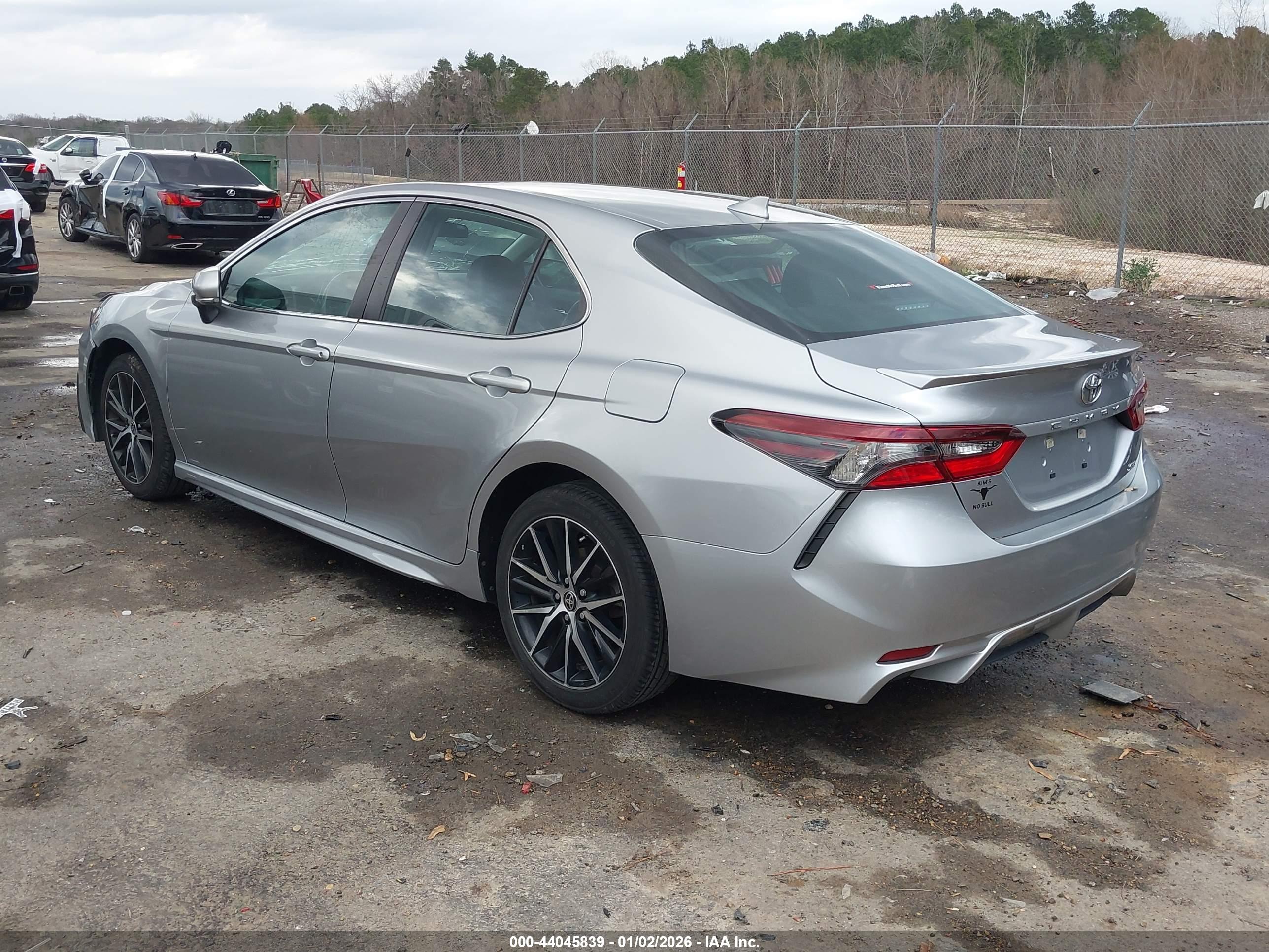 TOYOTA CAMRY image 3