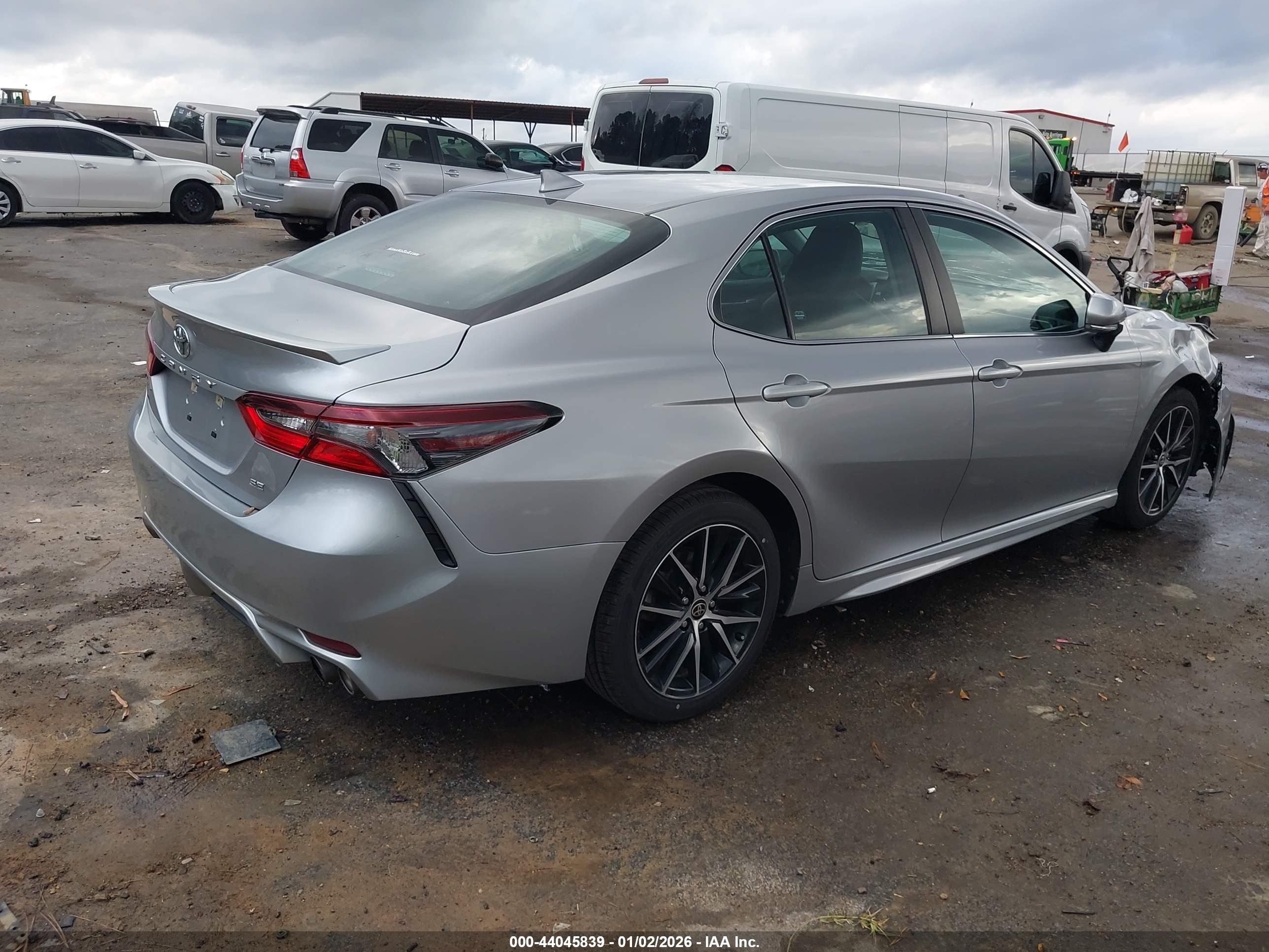 TOYOTA CAMRY image 4