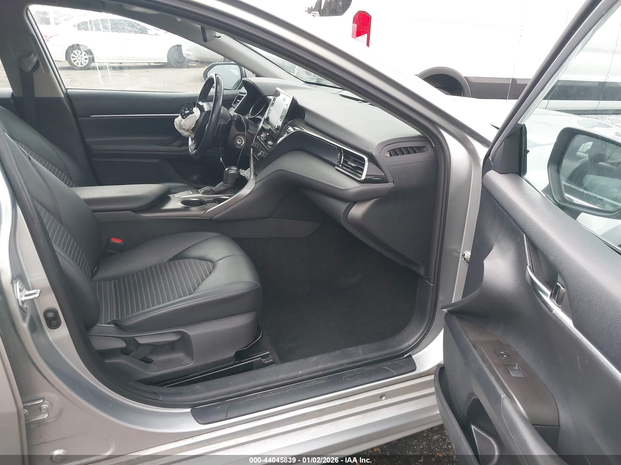 TOYOTA CAMRY image 5
