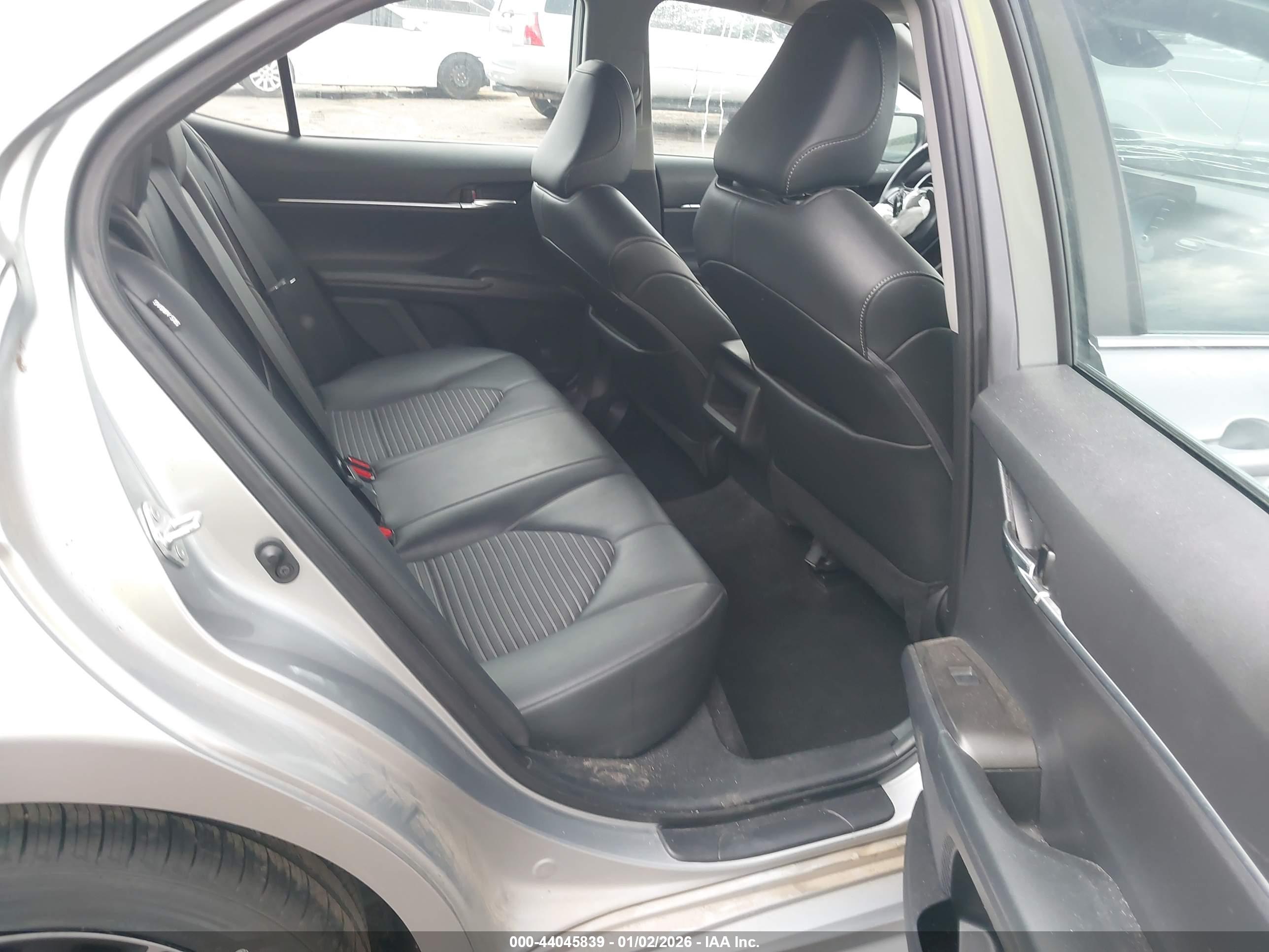 TOYOTA CAMRY image 8