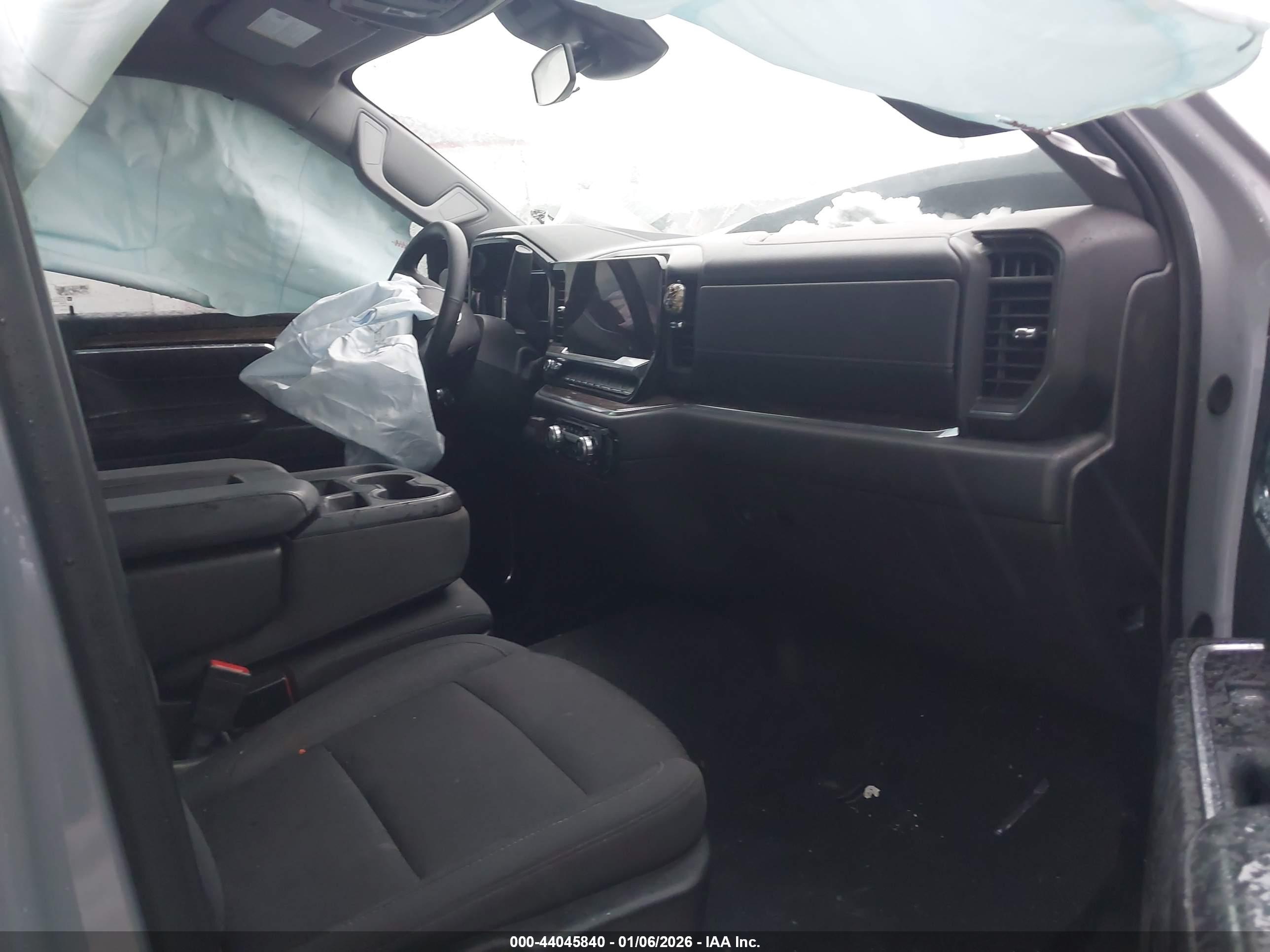 GMC SIERRA image 5
