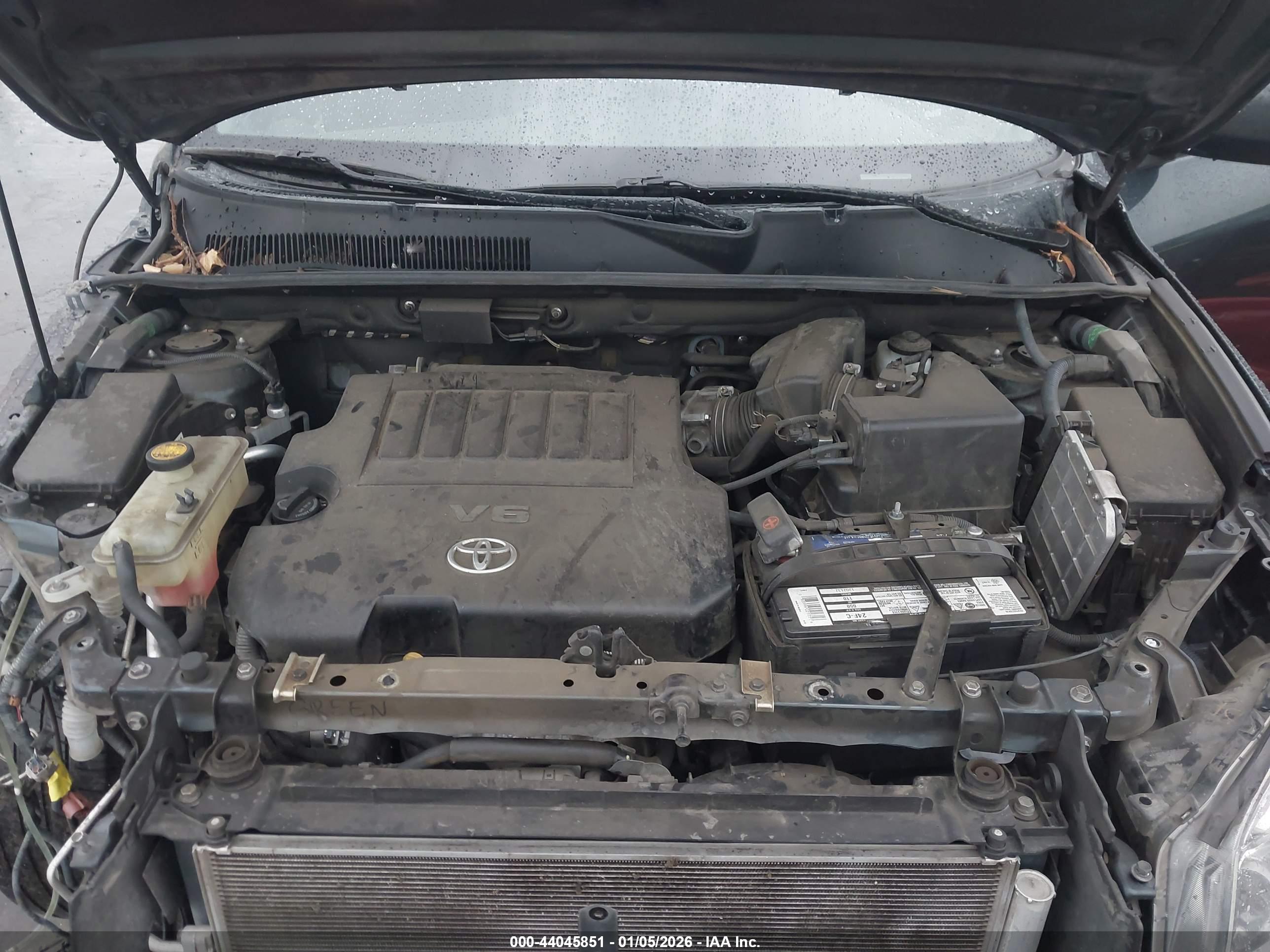 TOYOTA RAV4 image 10