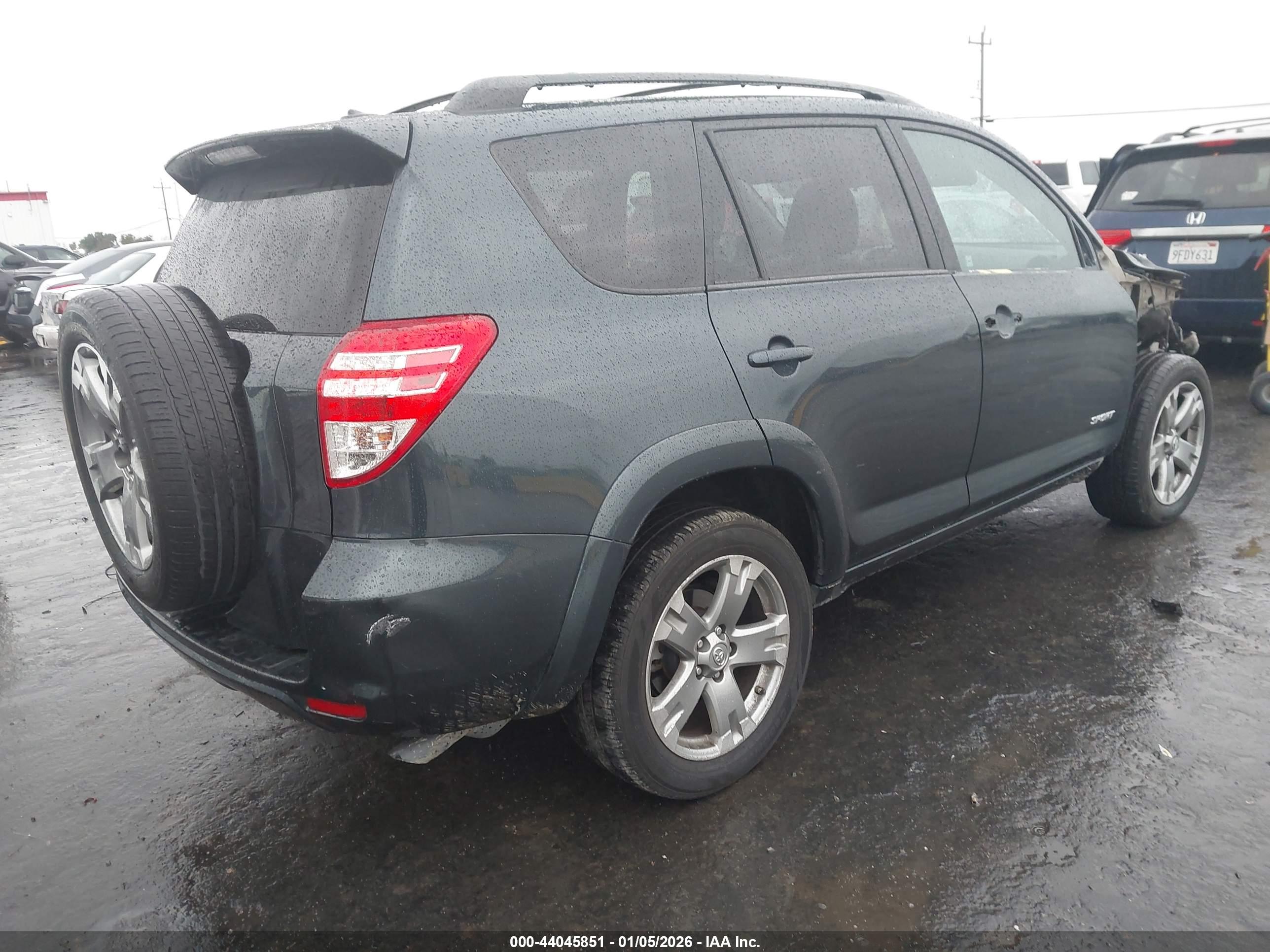 TOYOTA RAV4 image 4