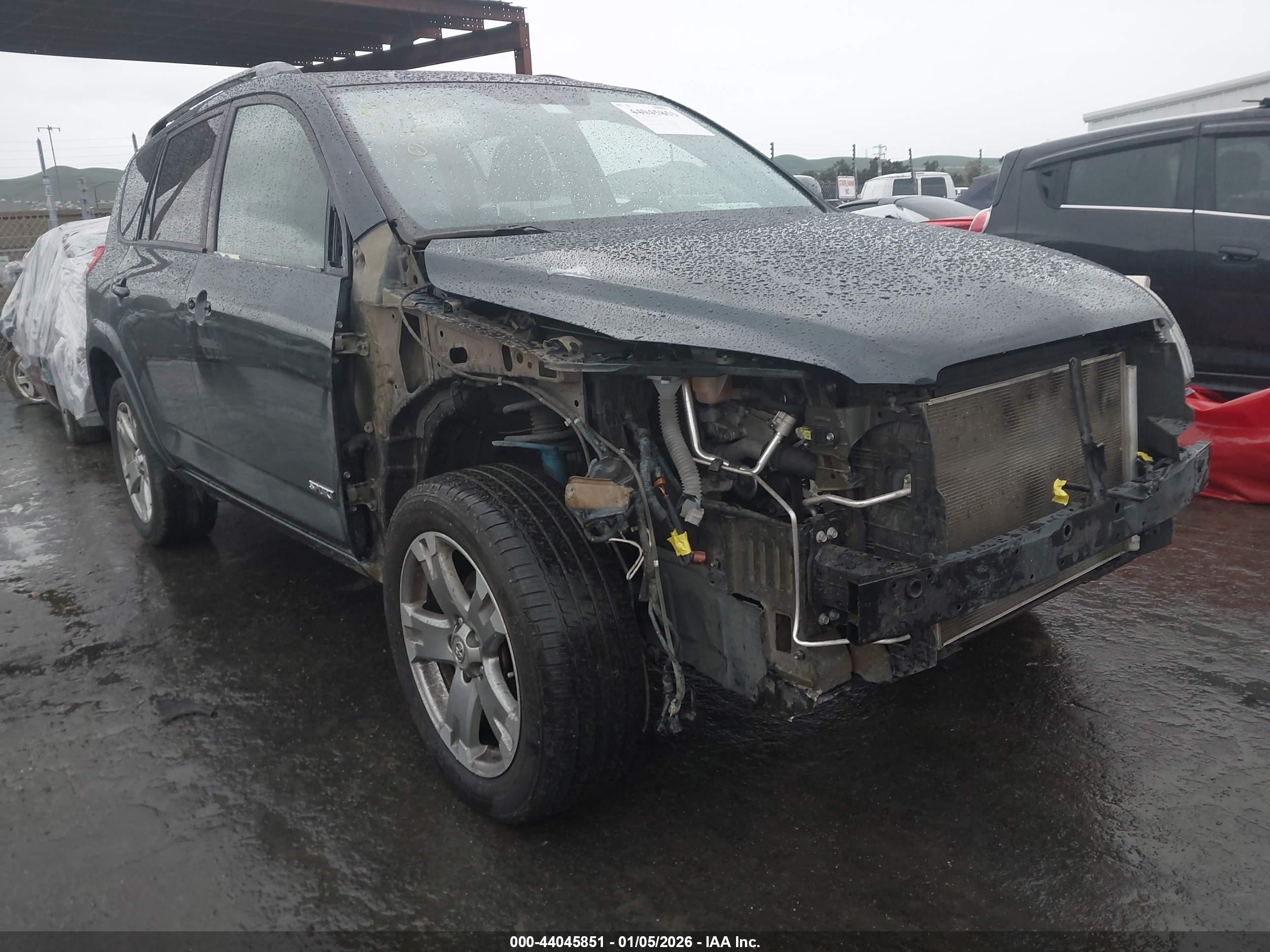 TOYOTA RAV4 image 6