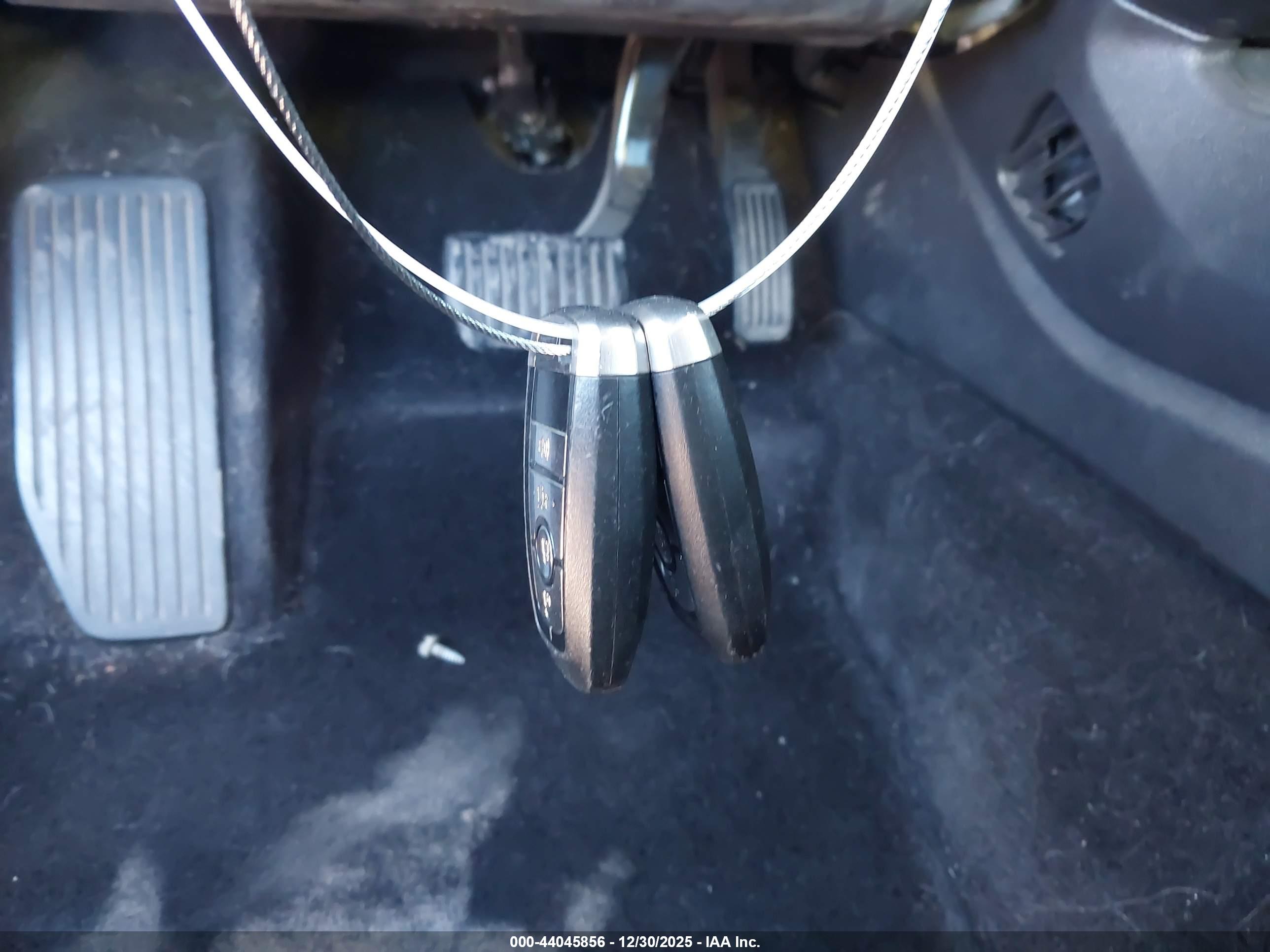 FORD FUSION image 11