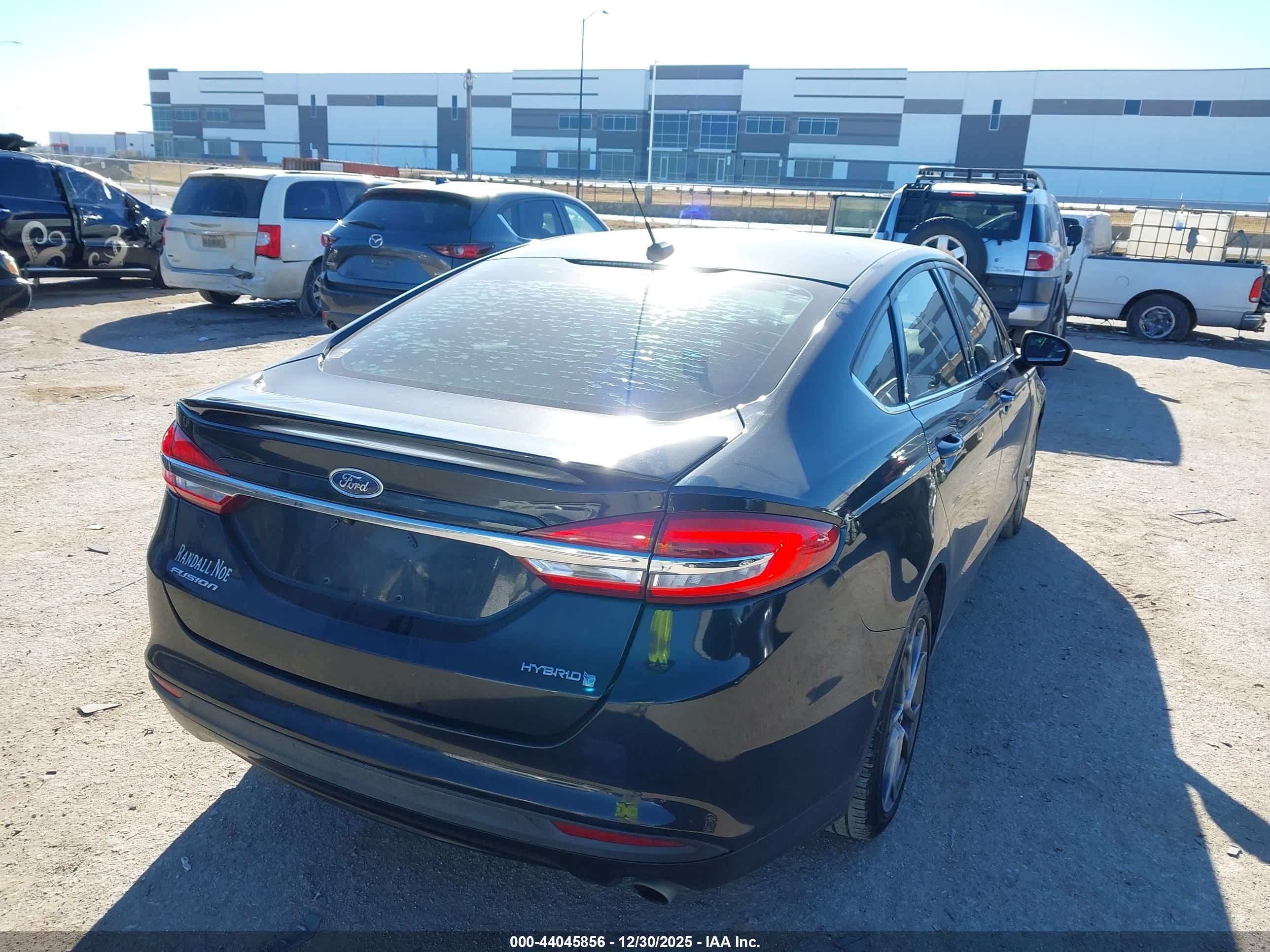 FORD FUSION image 4
