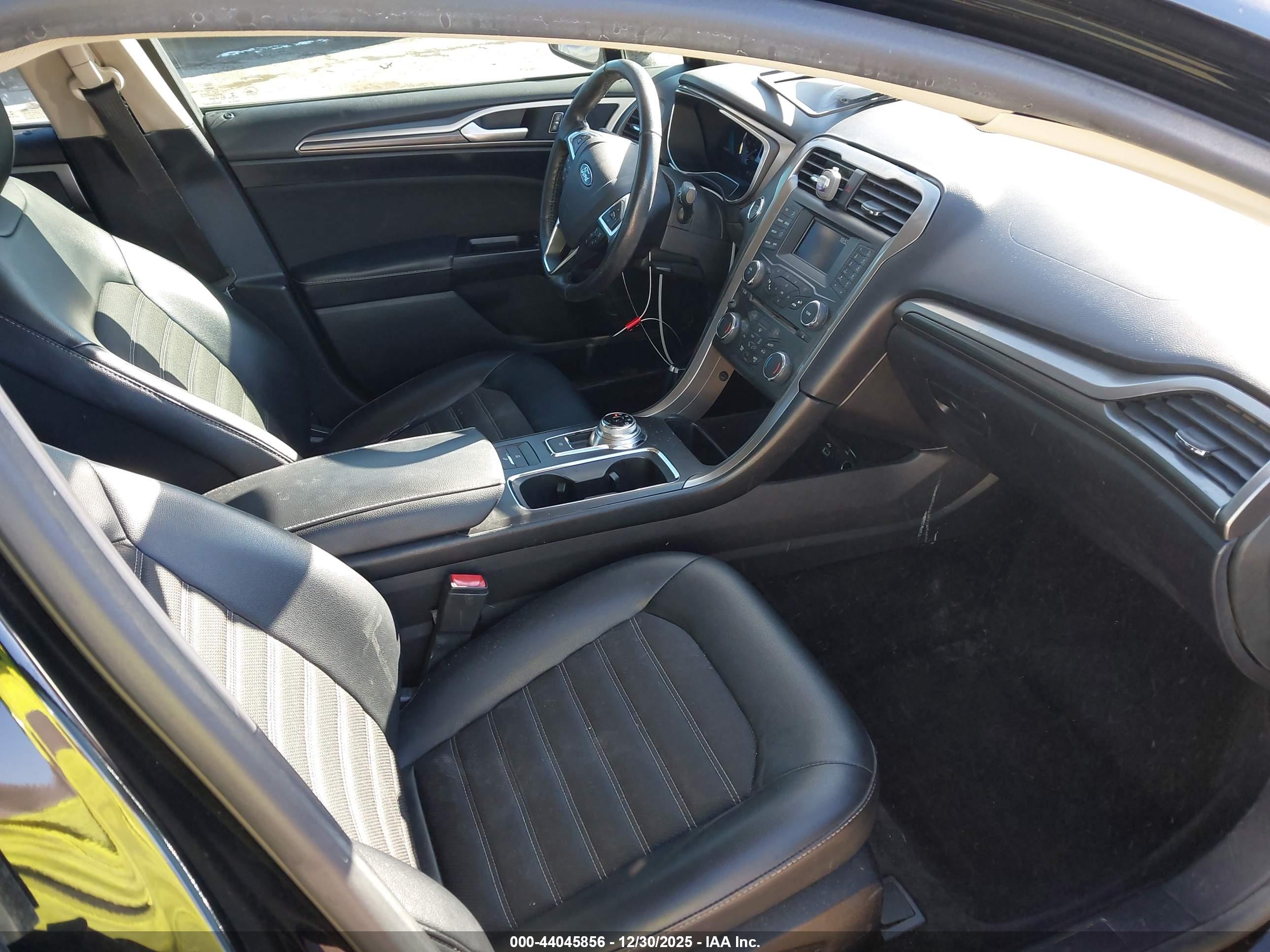 FORD FUSION image 5