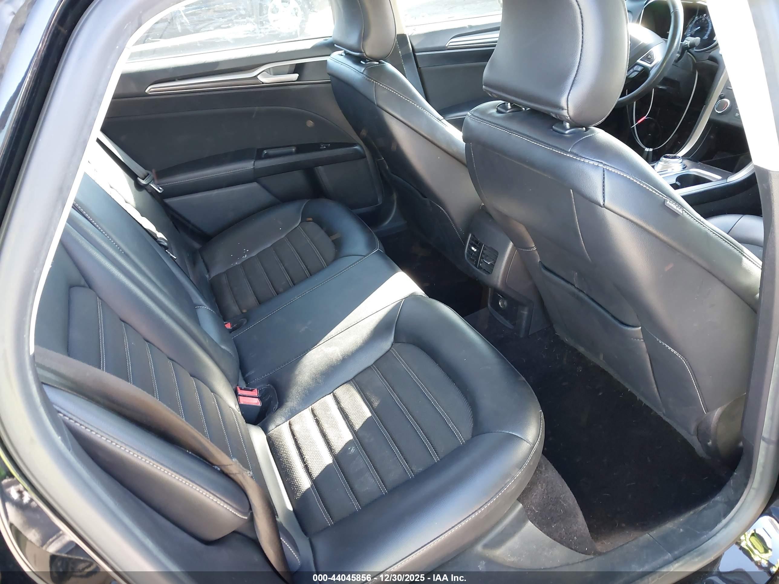 FORD FUSION image 8