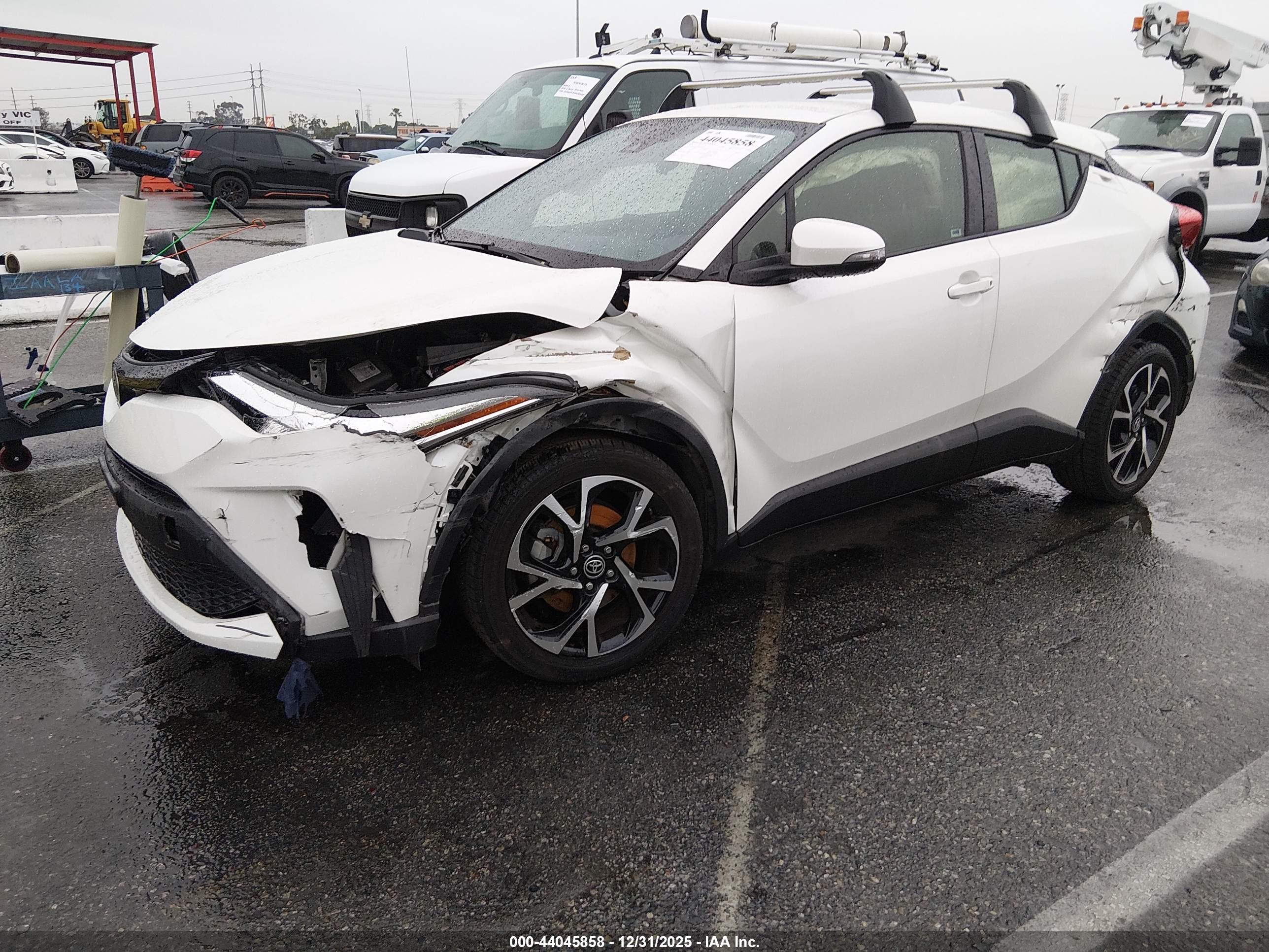 TOYOTA C-HR image 2