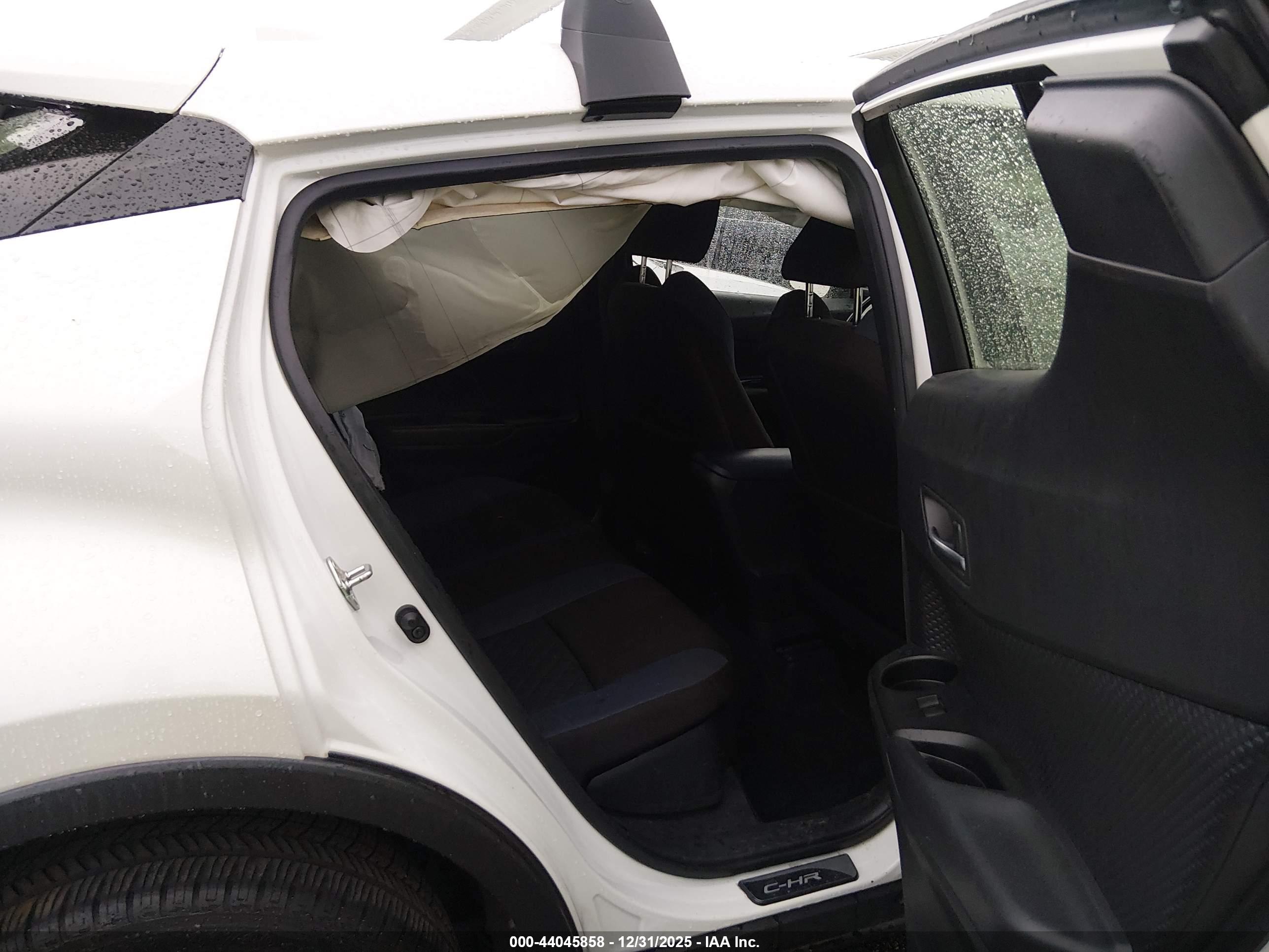 TOYOTA C-HR image 8
