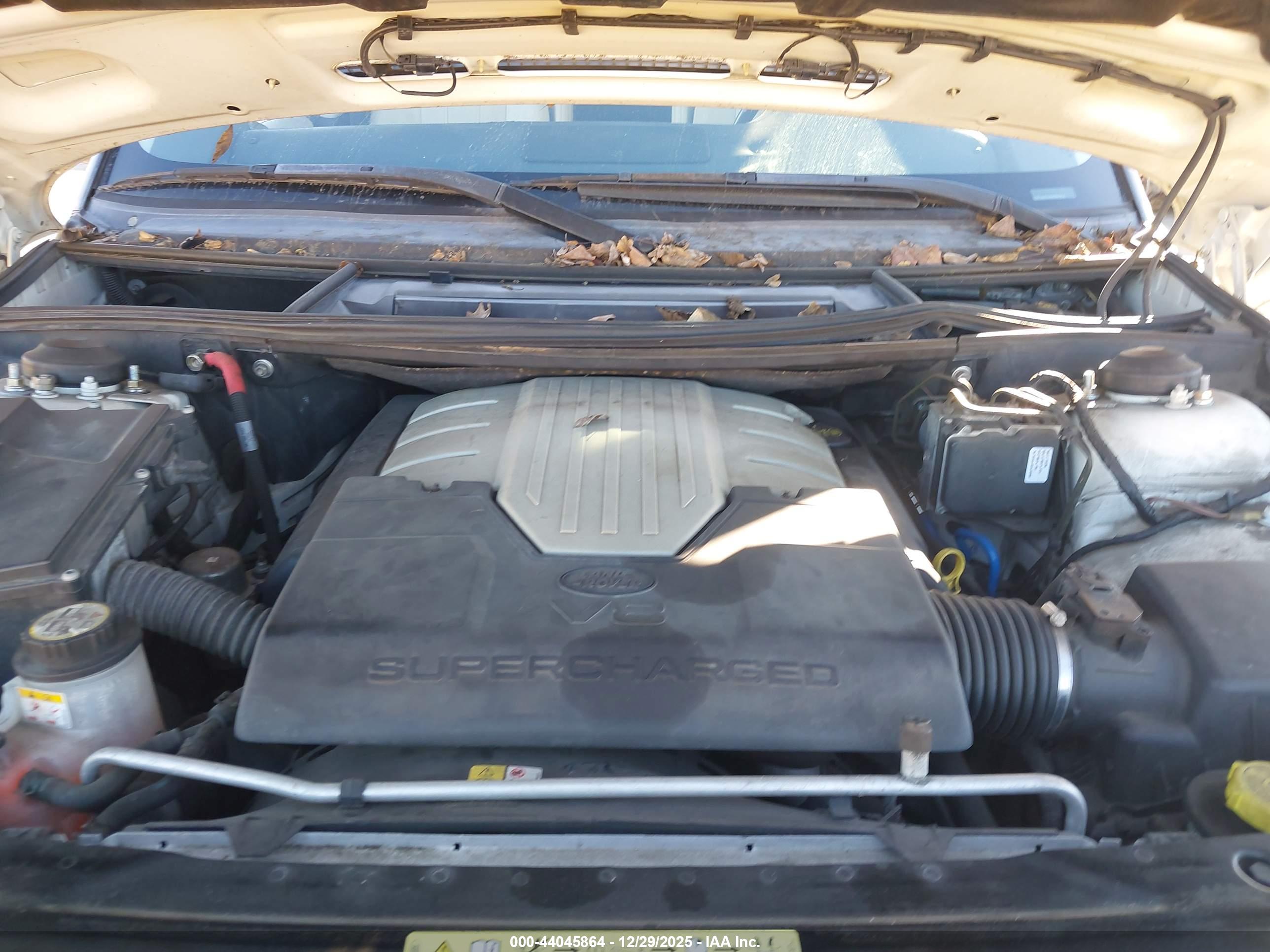LAND ROVER image 10