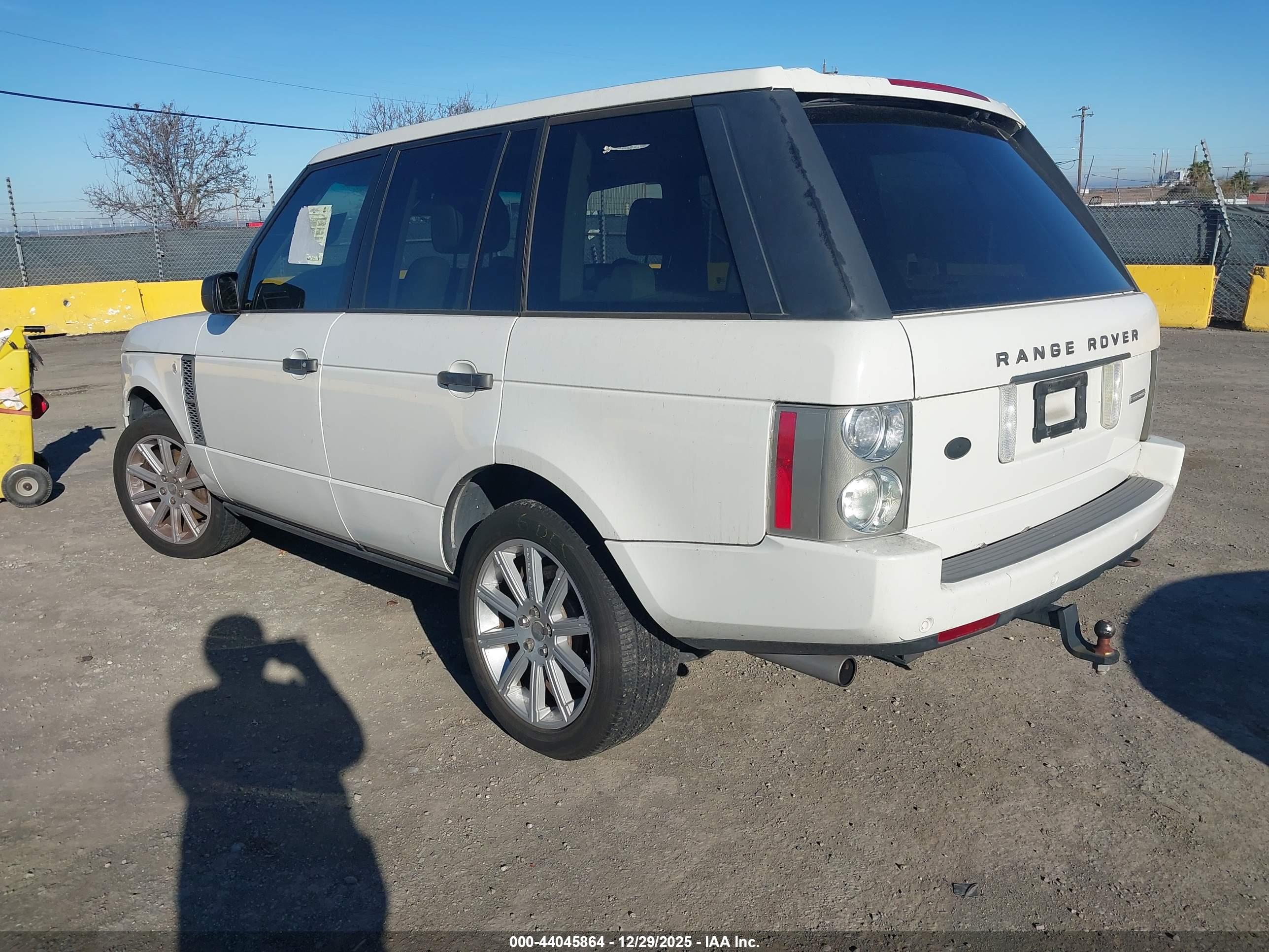LAND ROVER image 3