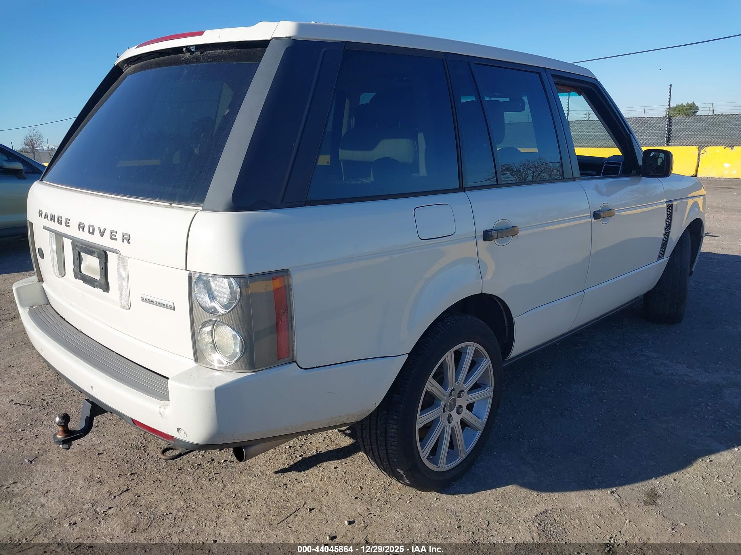 LAND ROVER image 4