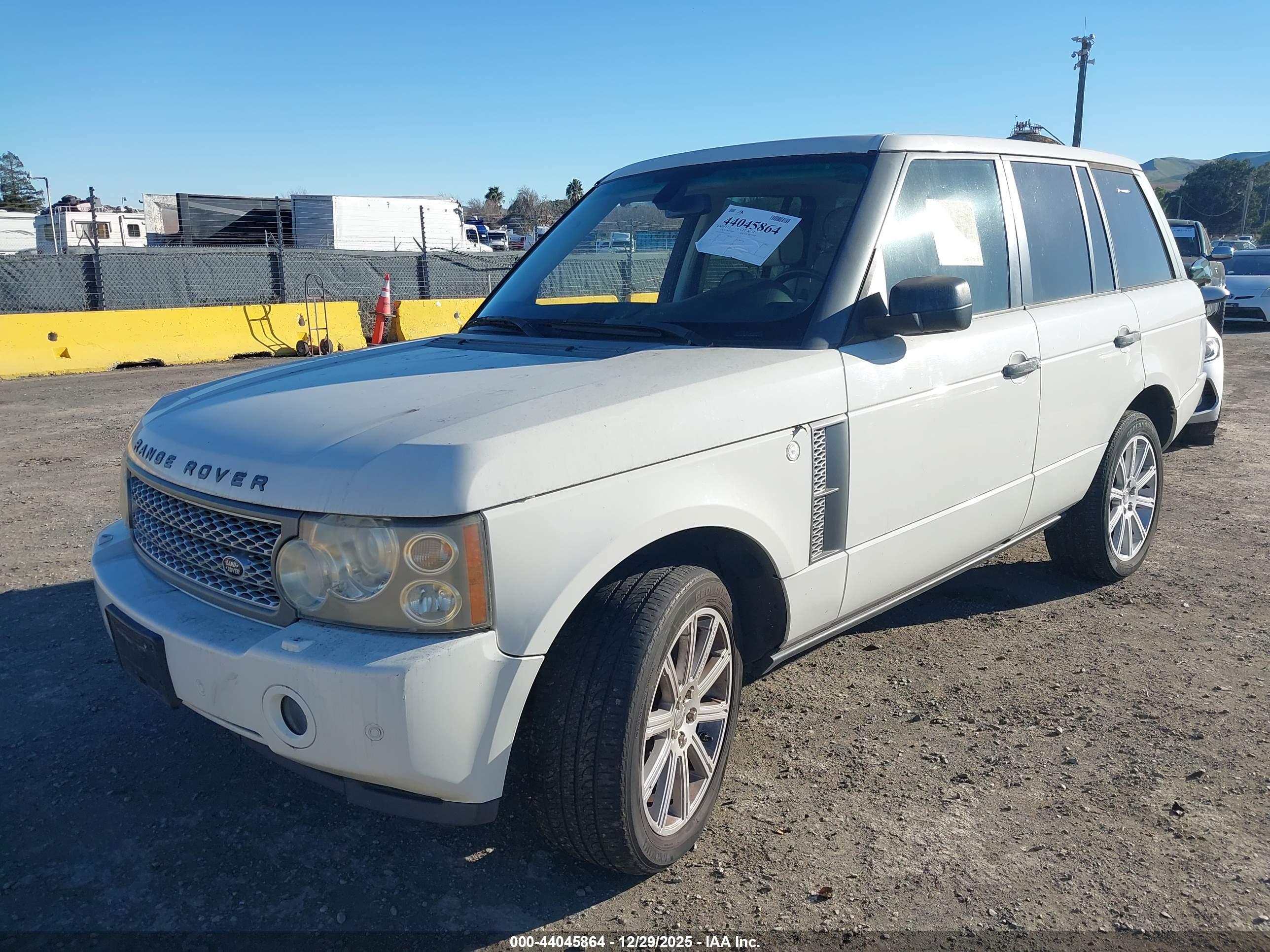 LAND ROVER image 6