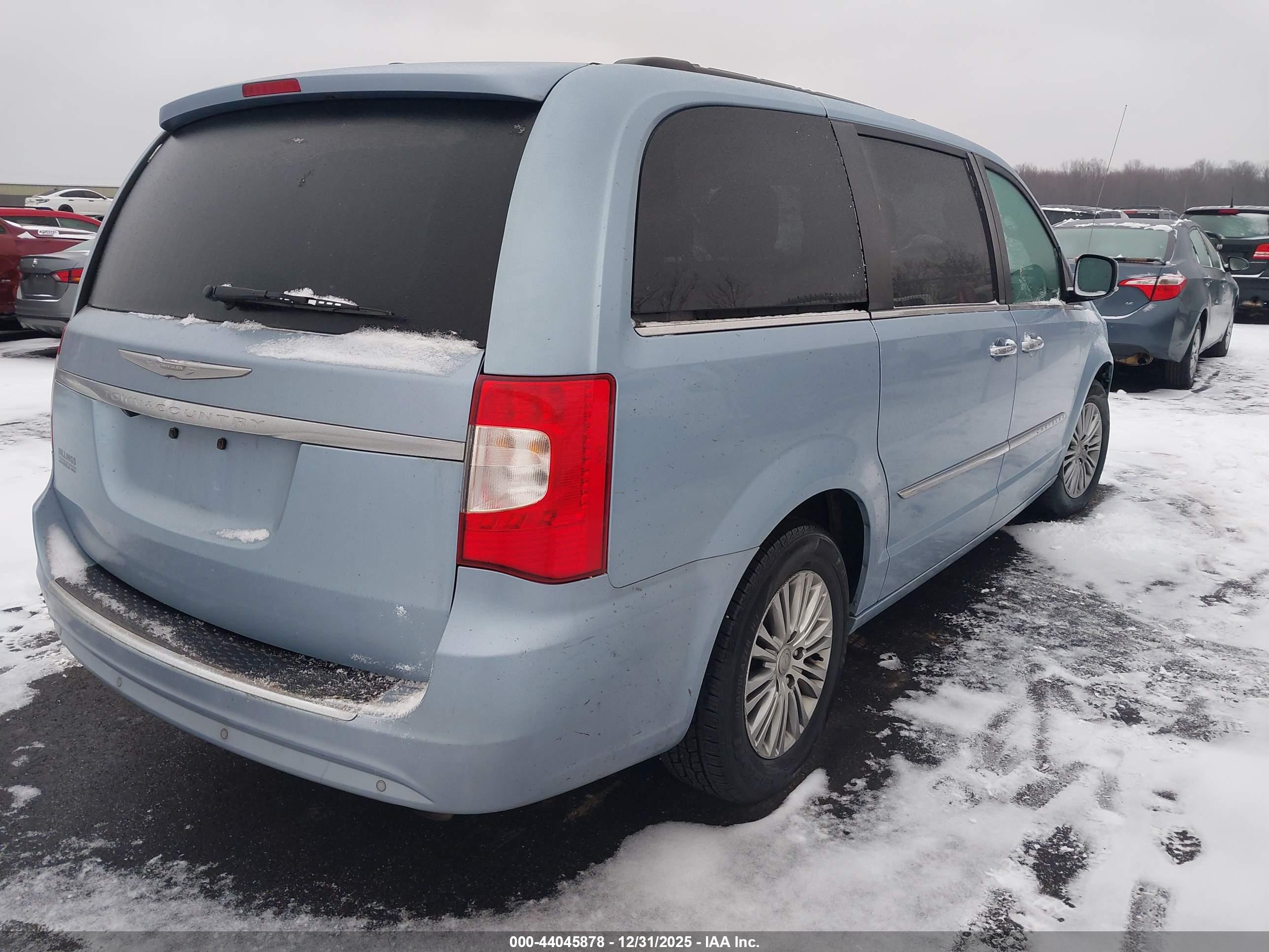 CHRYSLER TOWN image 4