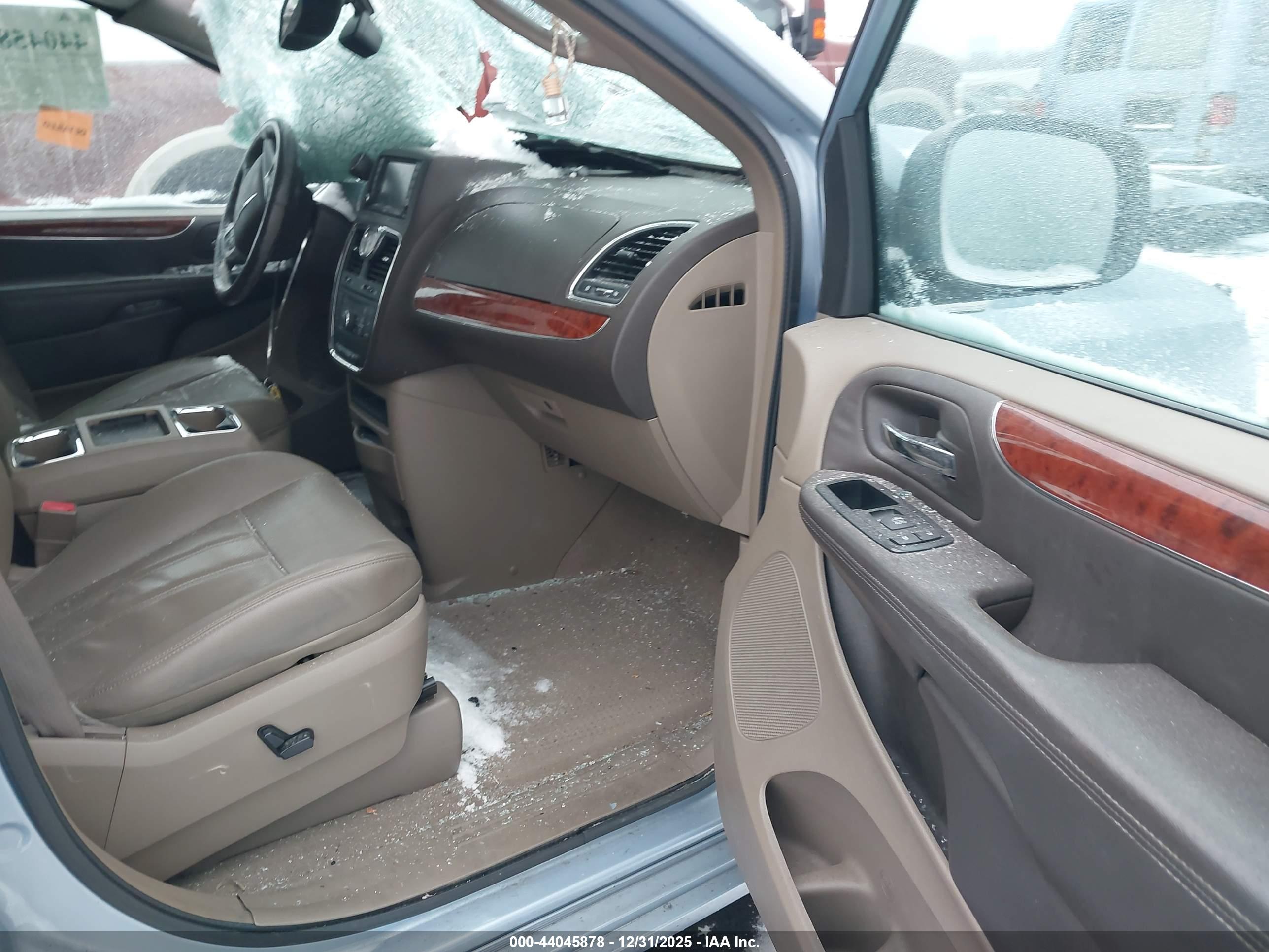 CHRYSLER TOWN image 5