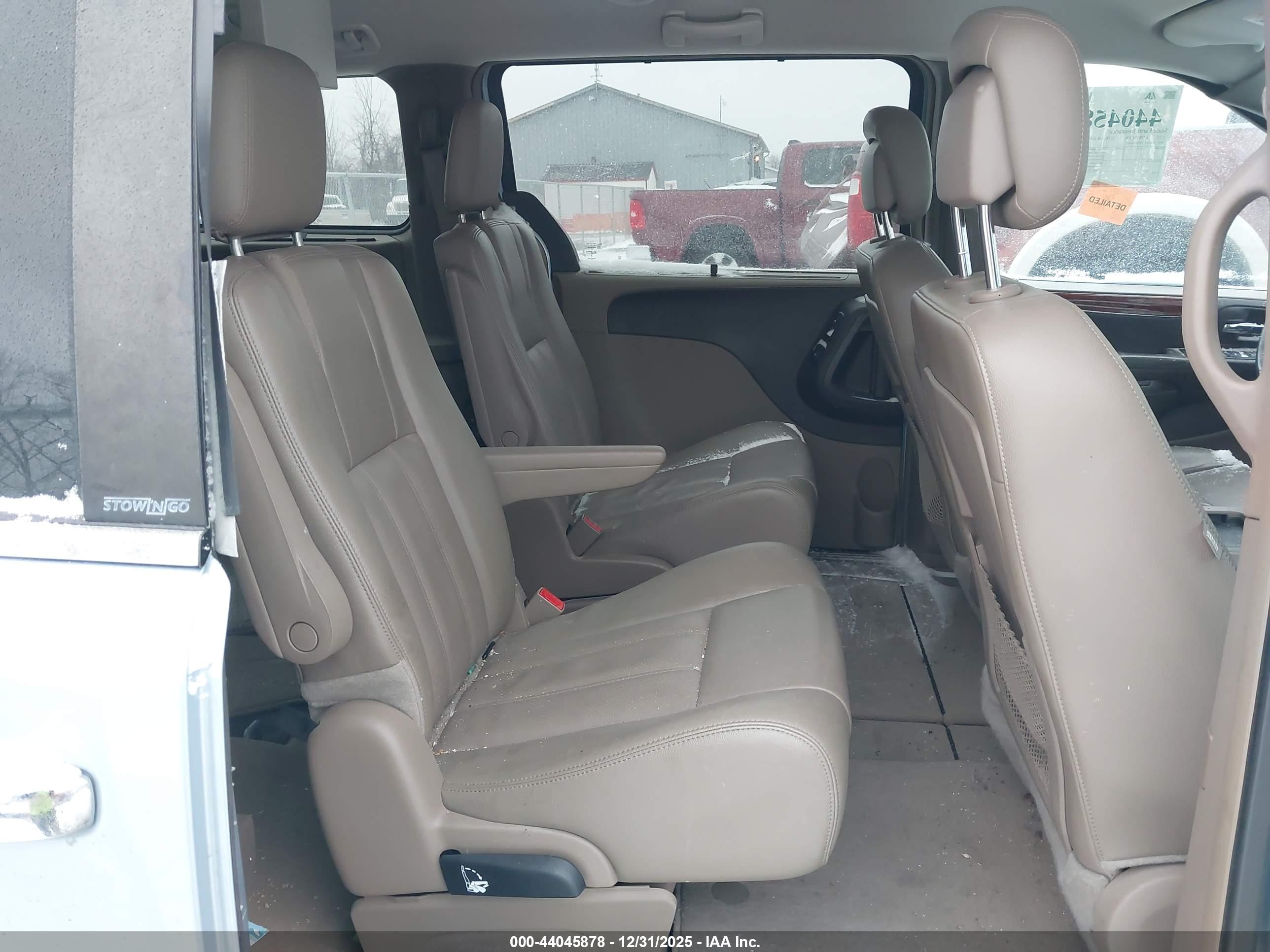 CHRYSLER TOWN image 8