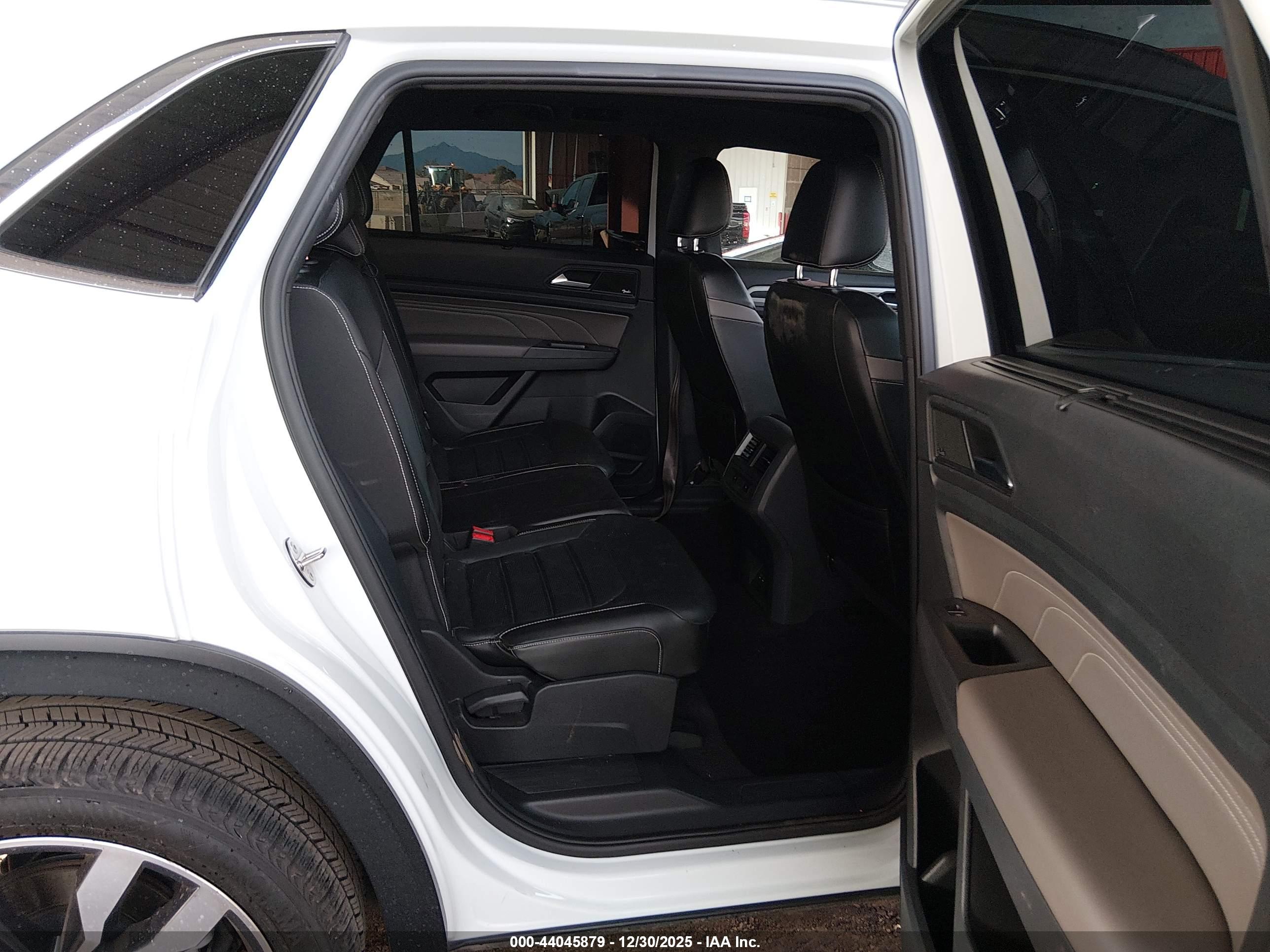 VOLKSWAGEN ATLAS image 8