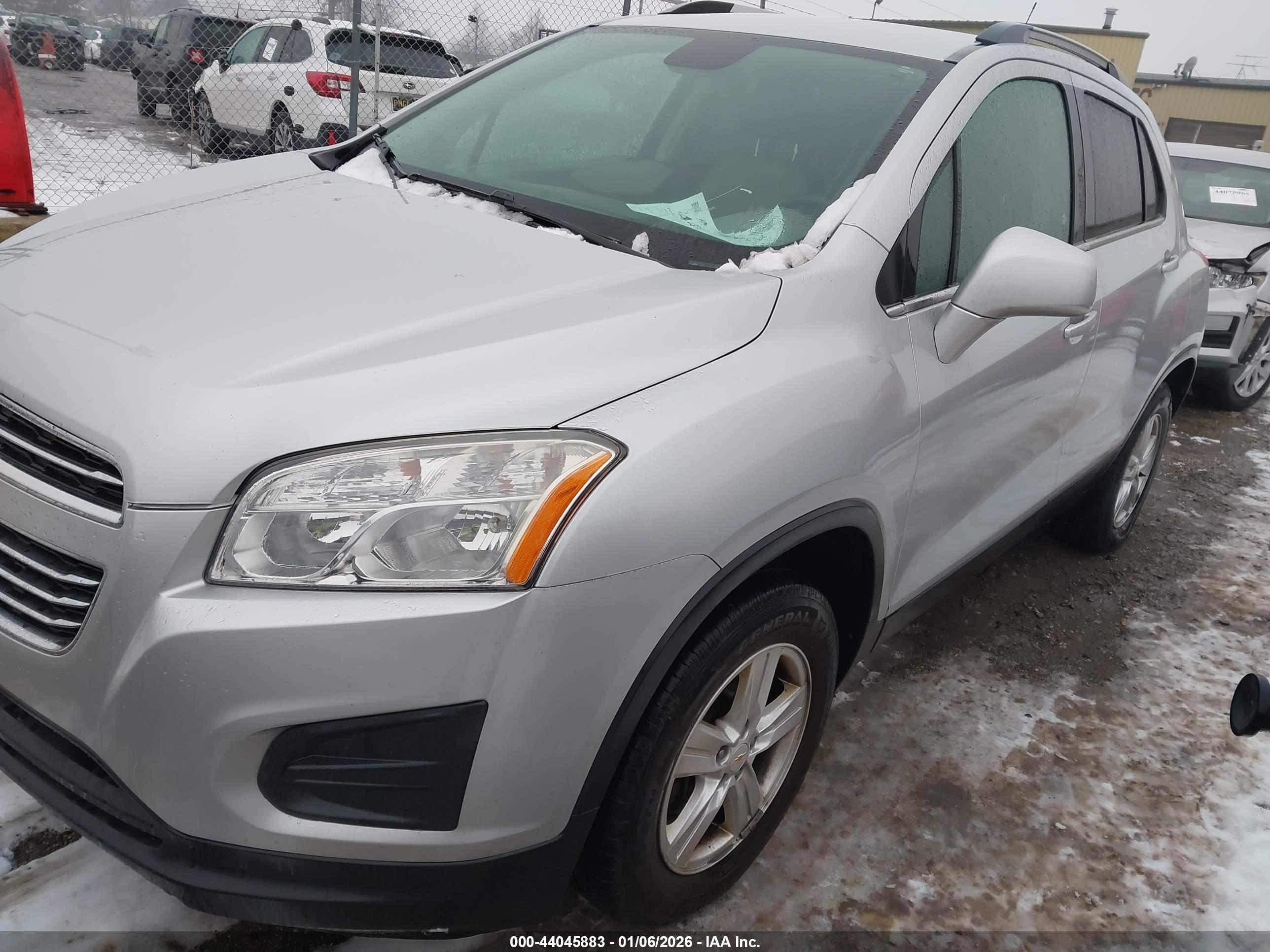 CHEVROLET TRAX image 2