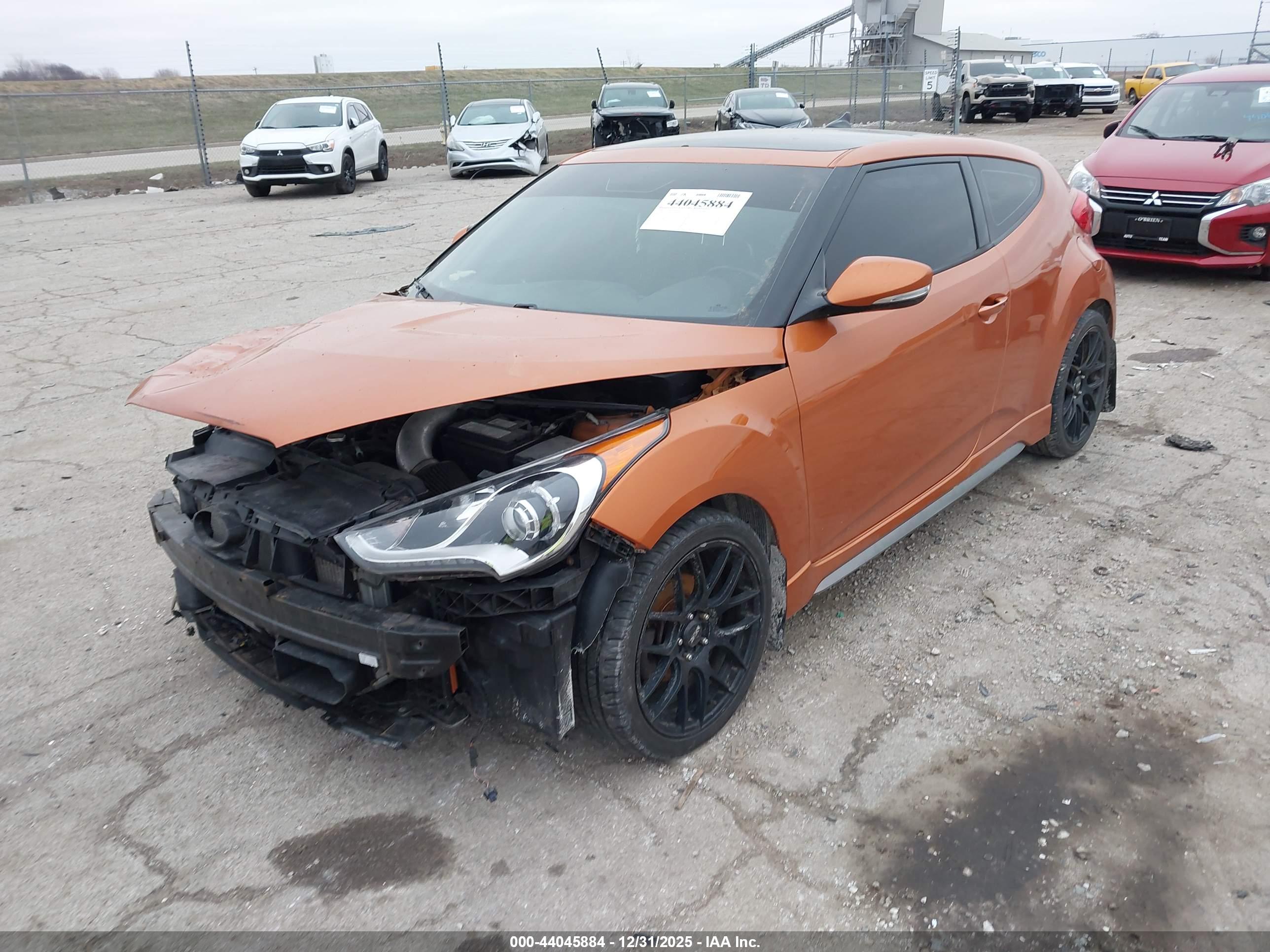 HYUNDAI VELOSTER image 2