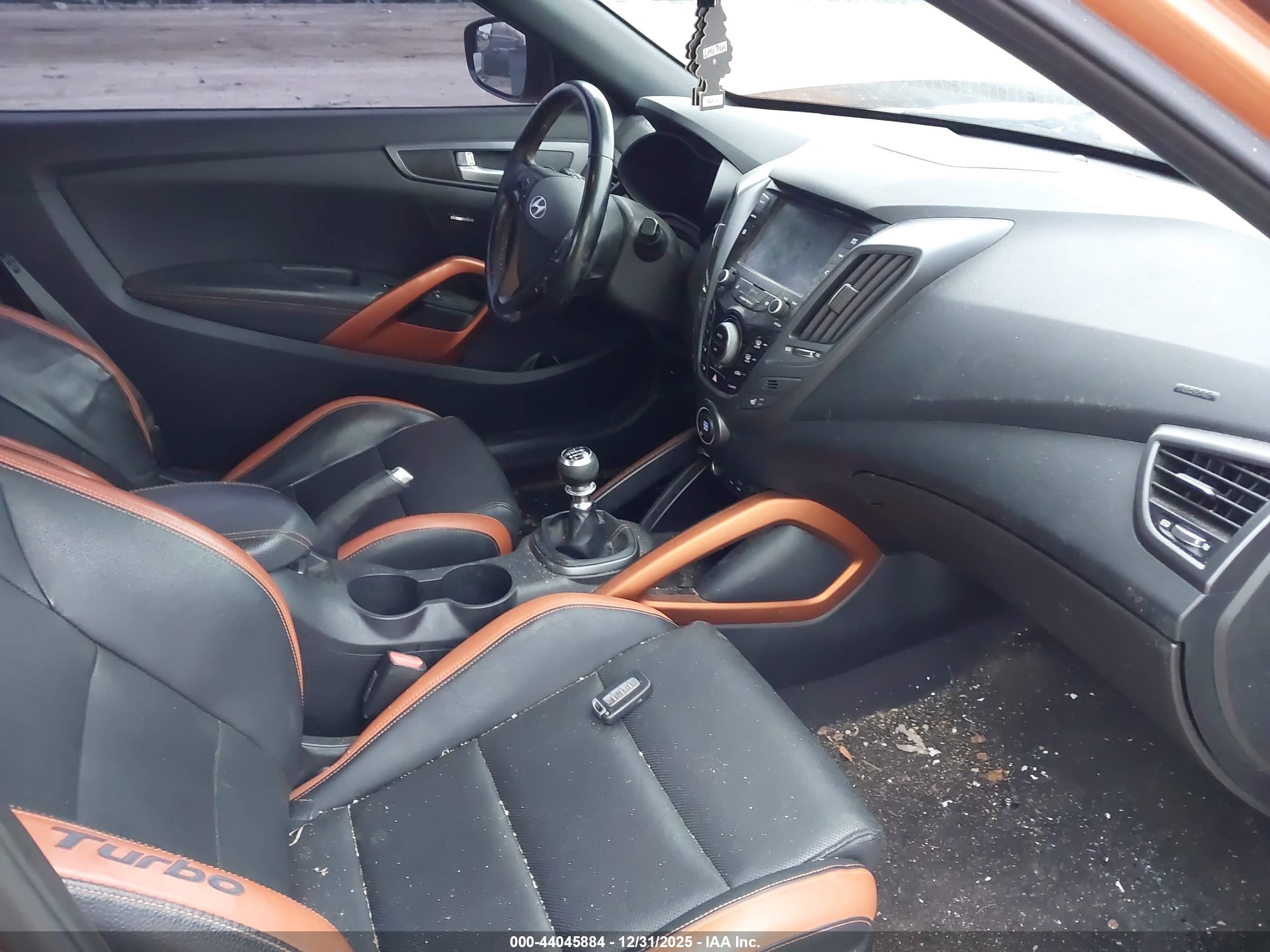 HYUNDAI VELOSTER image 5