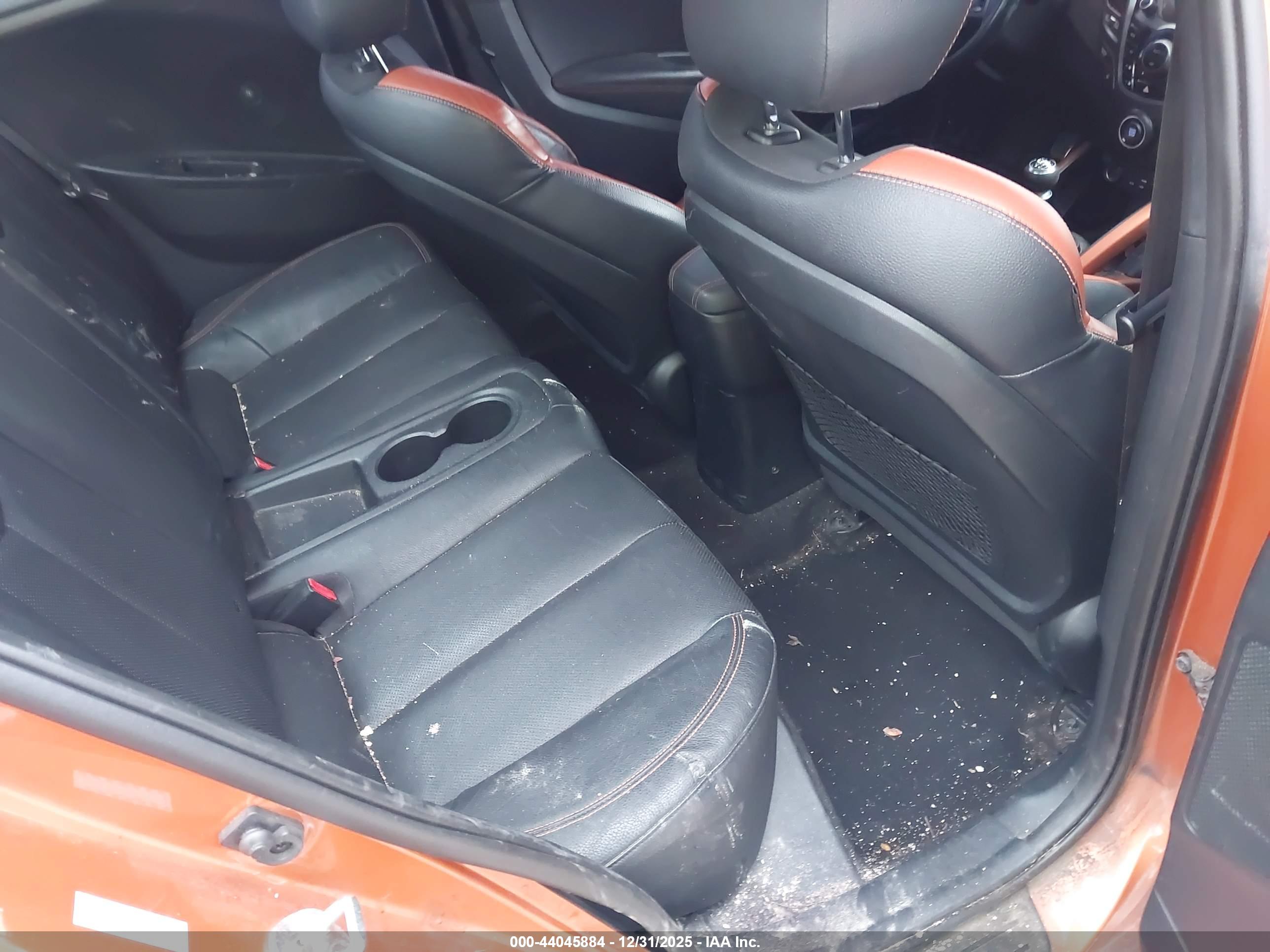 HYUNDAI VELOSTER image 8