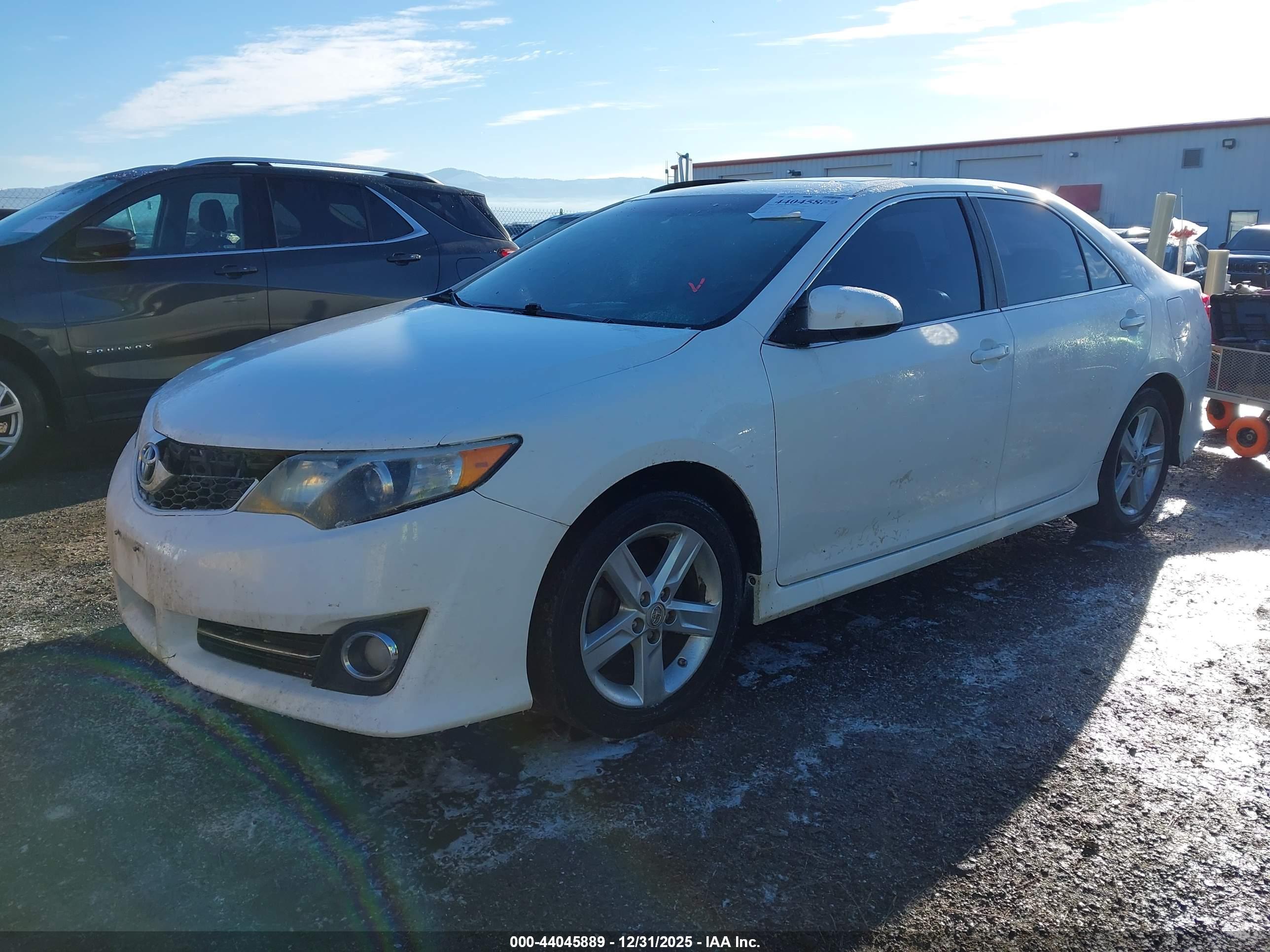 TOYOTA CAMRY image 2