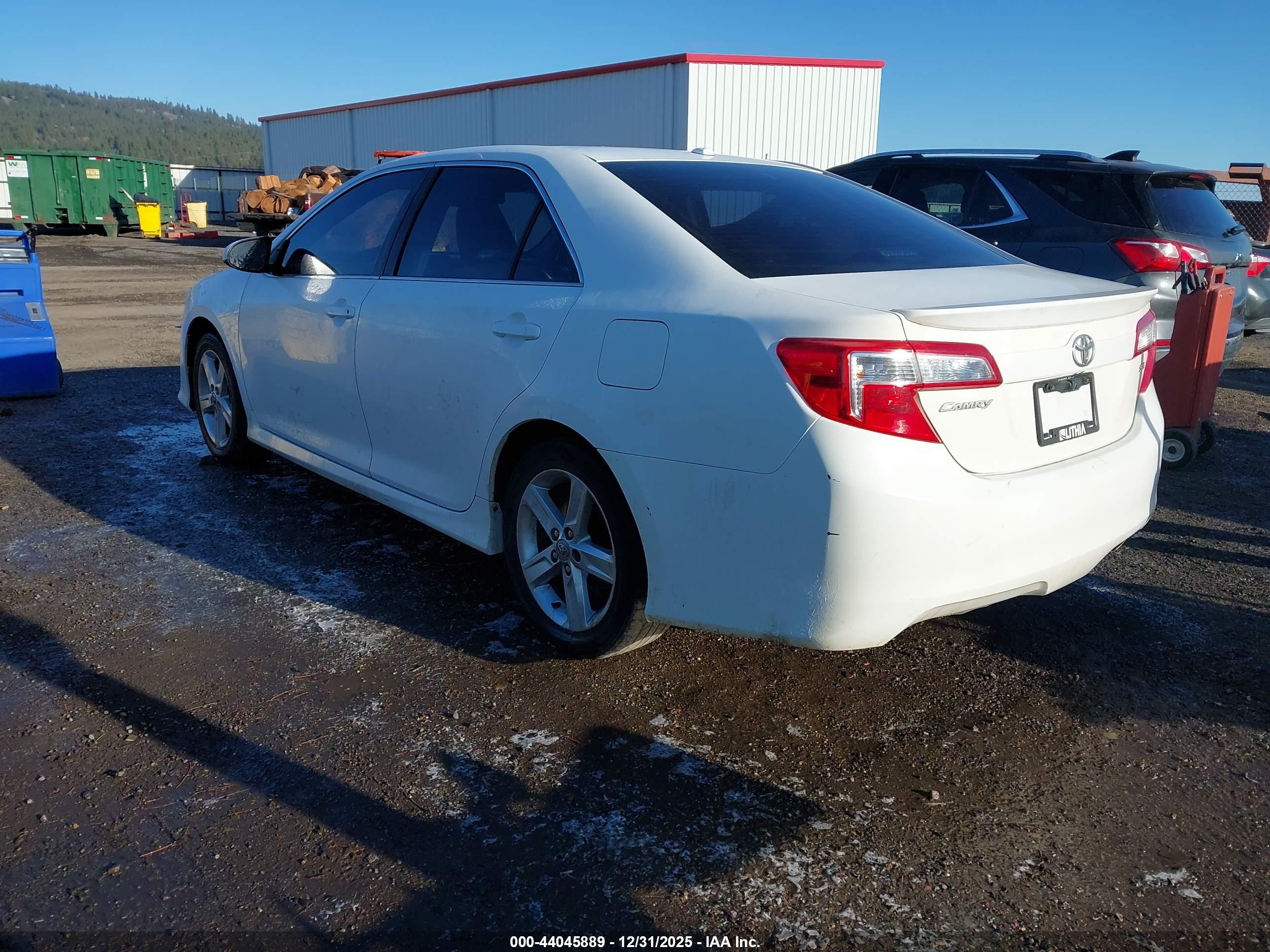 TOYOTA CAMRY image 3