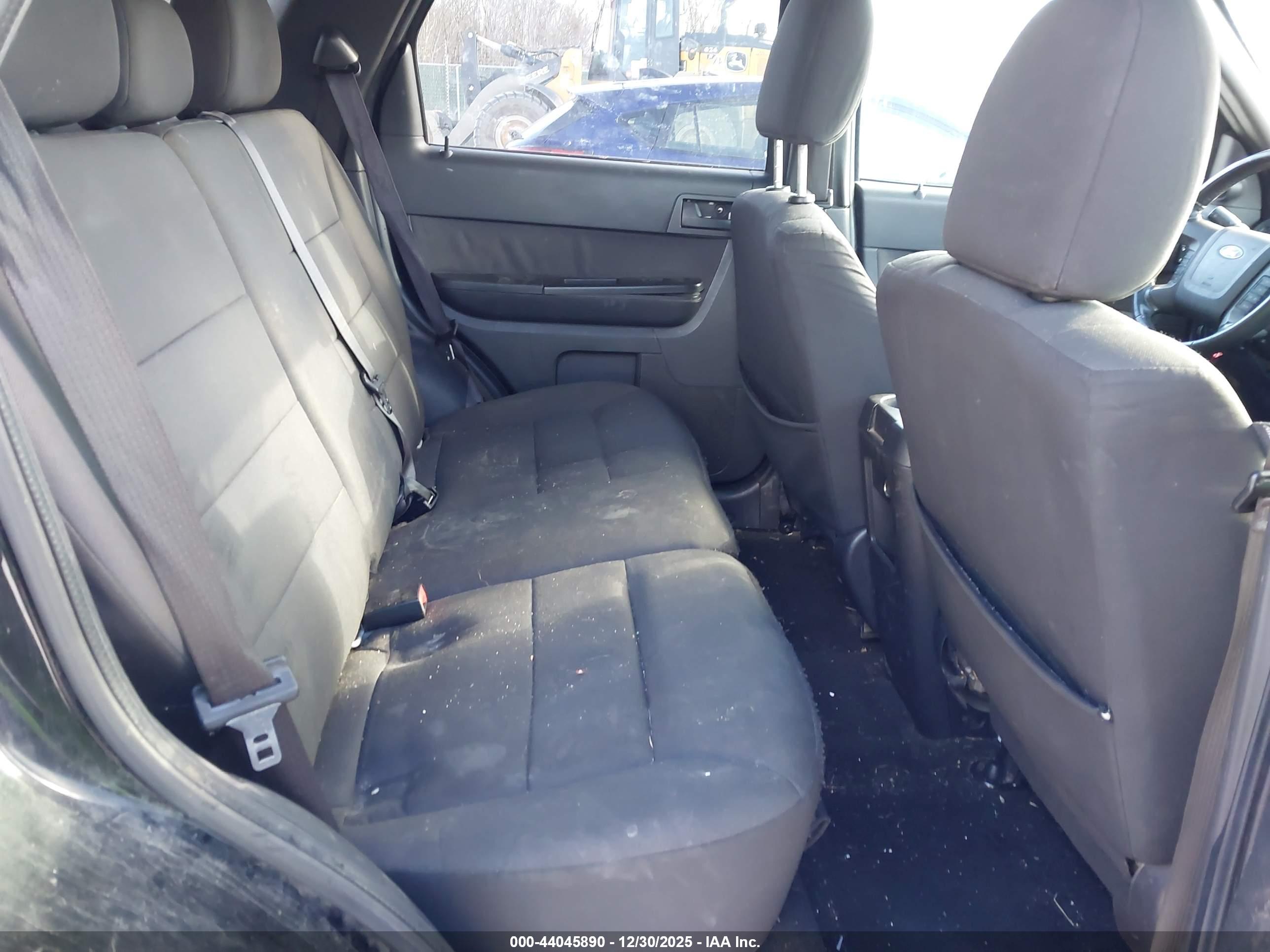 FORD ESCAPE image 8