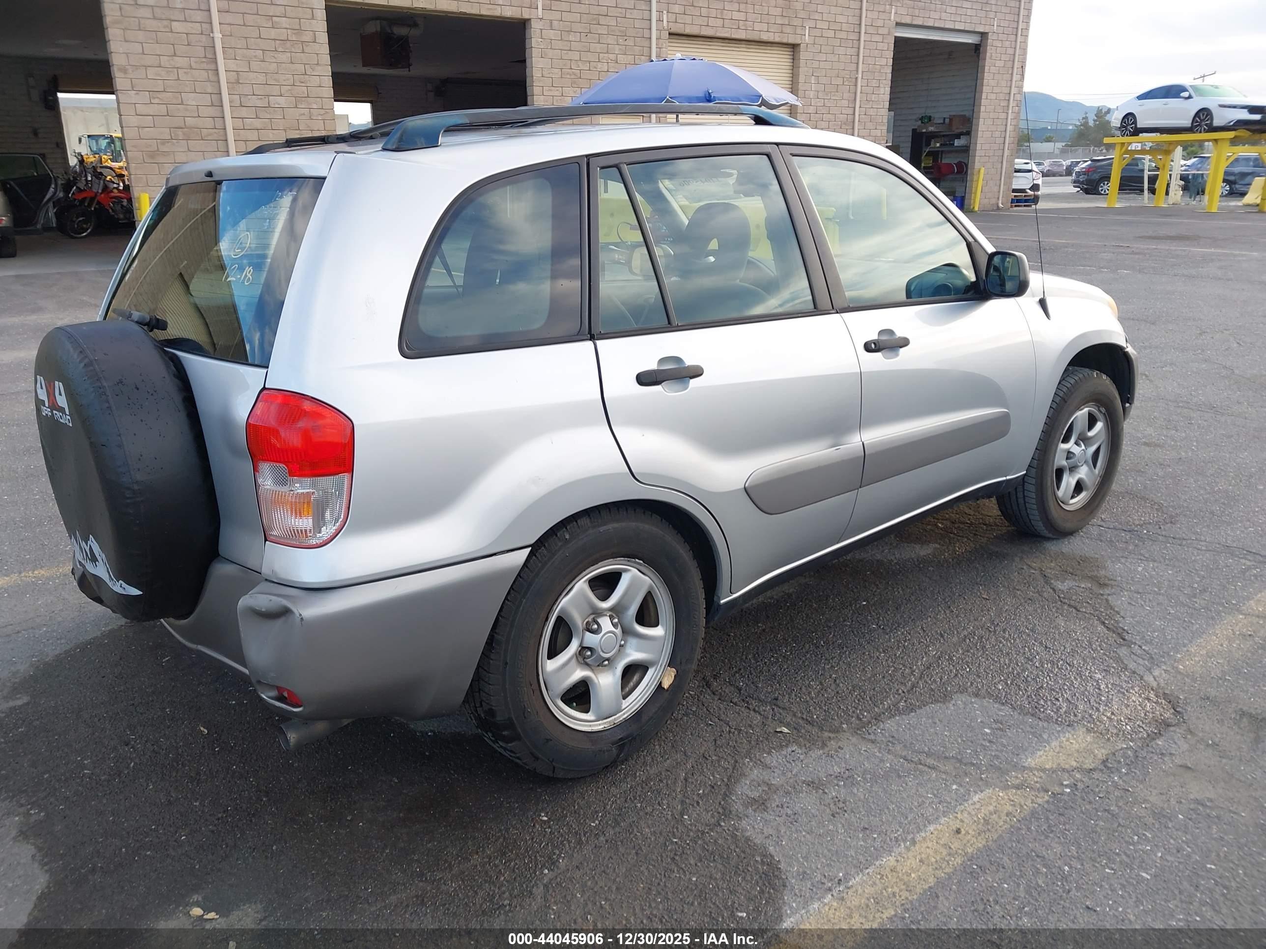 TOYOTA RAV4 image 4