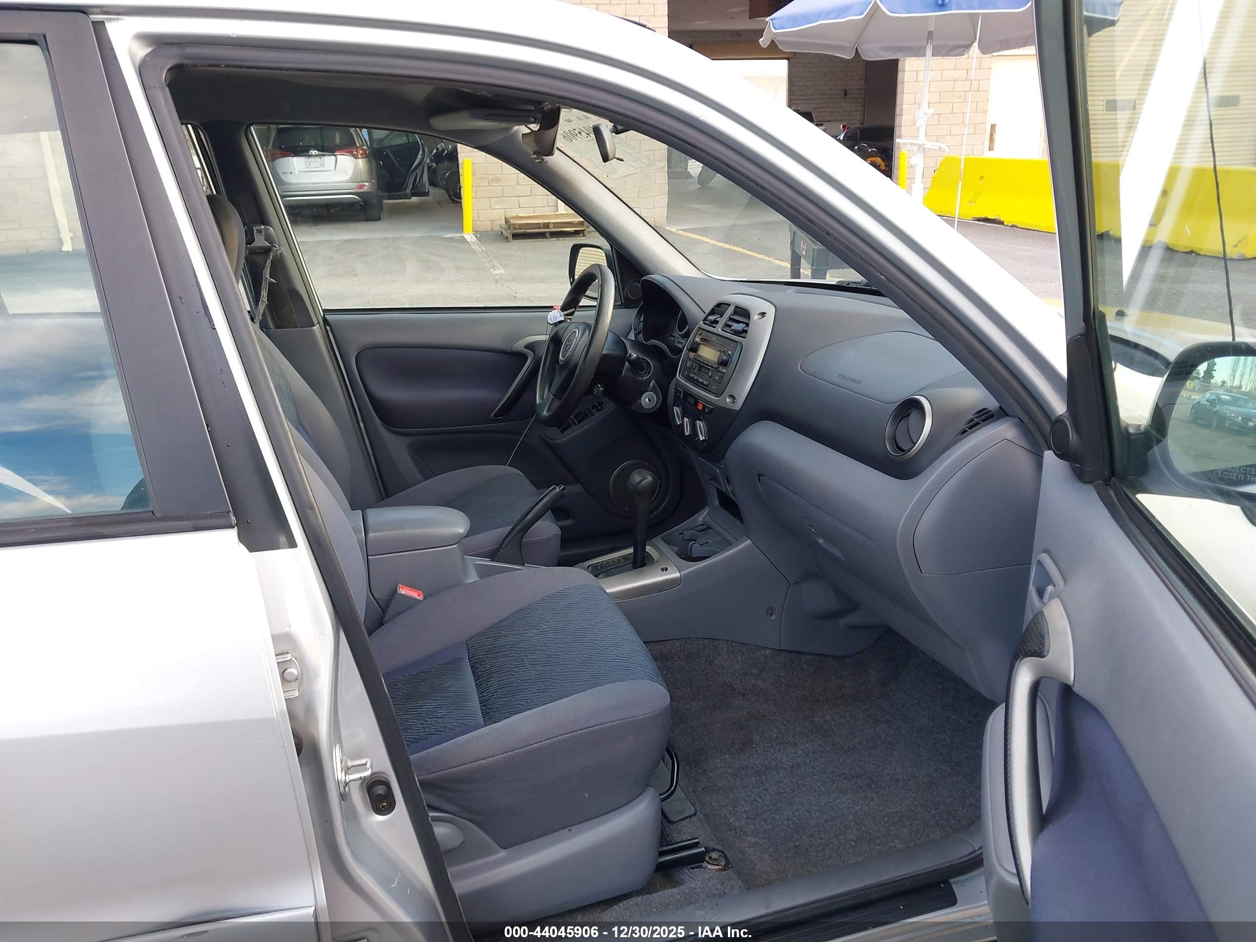 TOYOTA RAV4 image 5