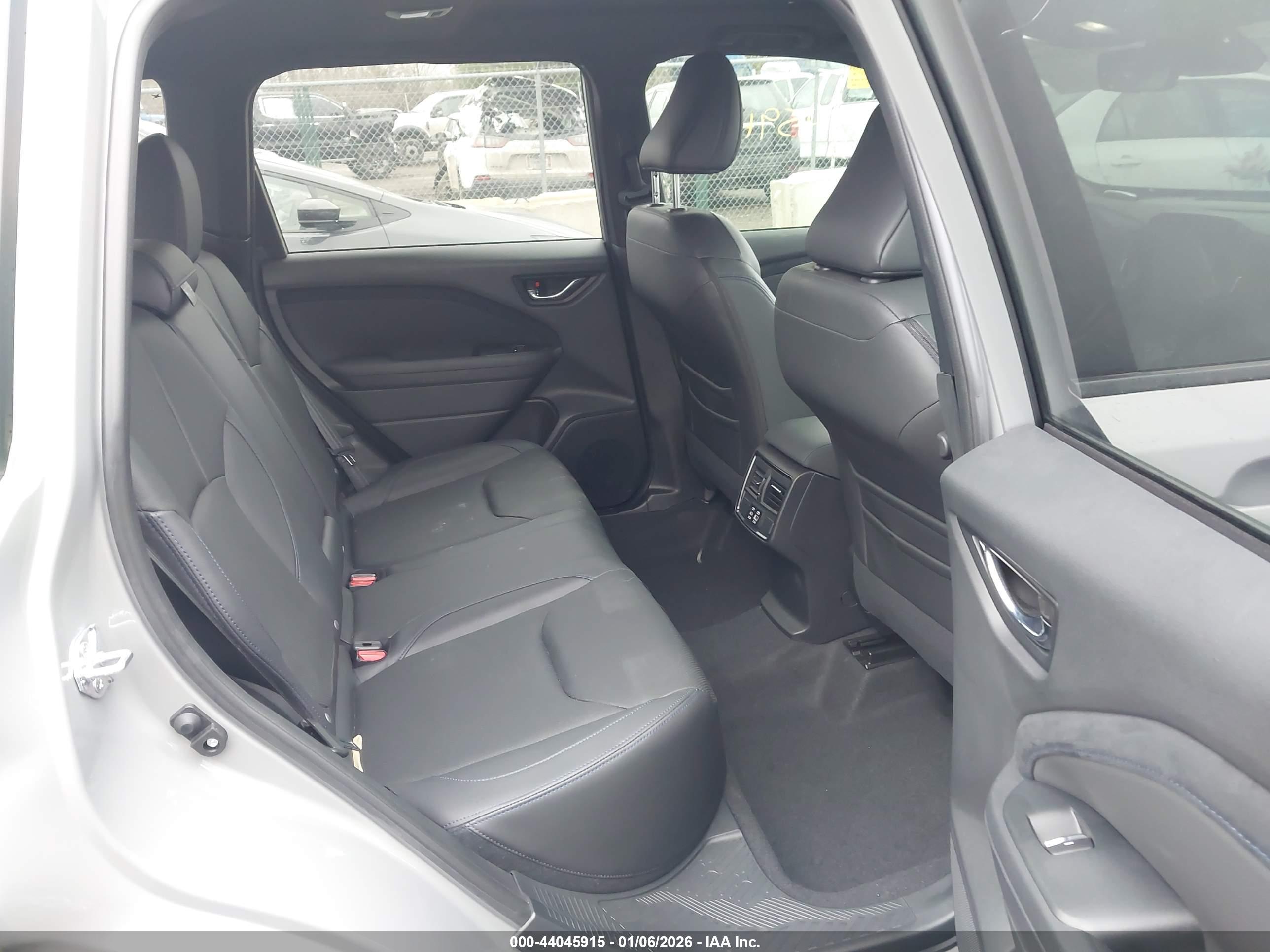 SUBARU FORESTER image 8