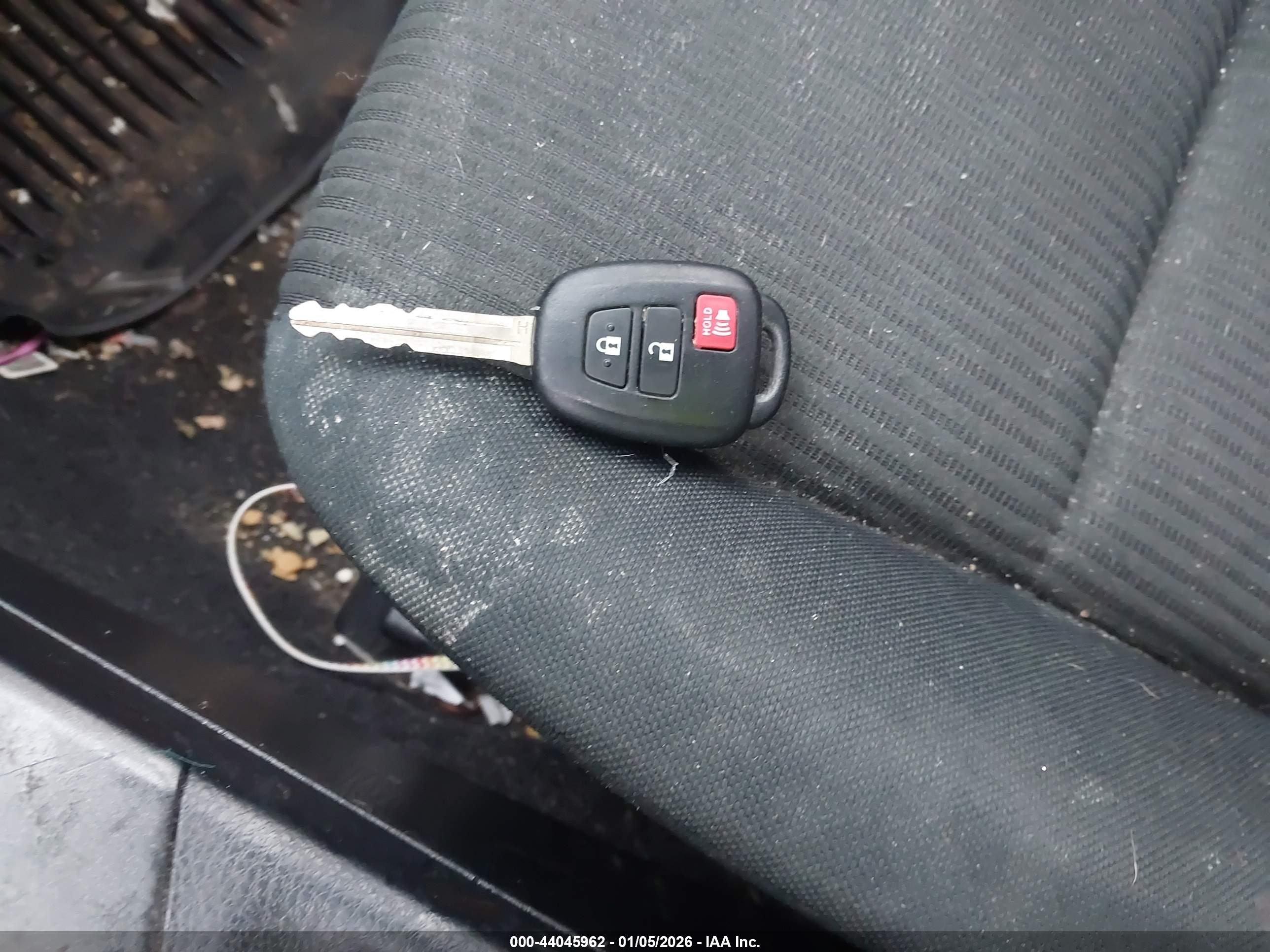 TOYOTA RAV4 image 11