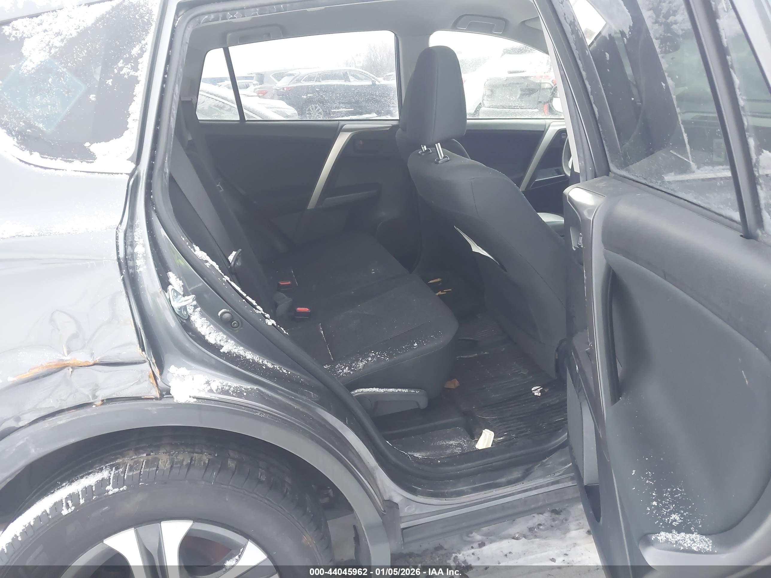 TOYOTA RAV4 image 8