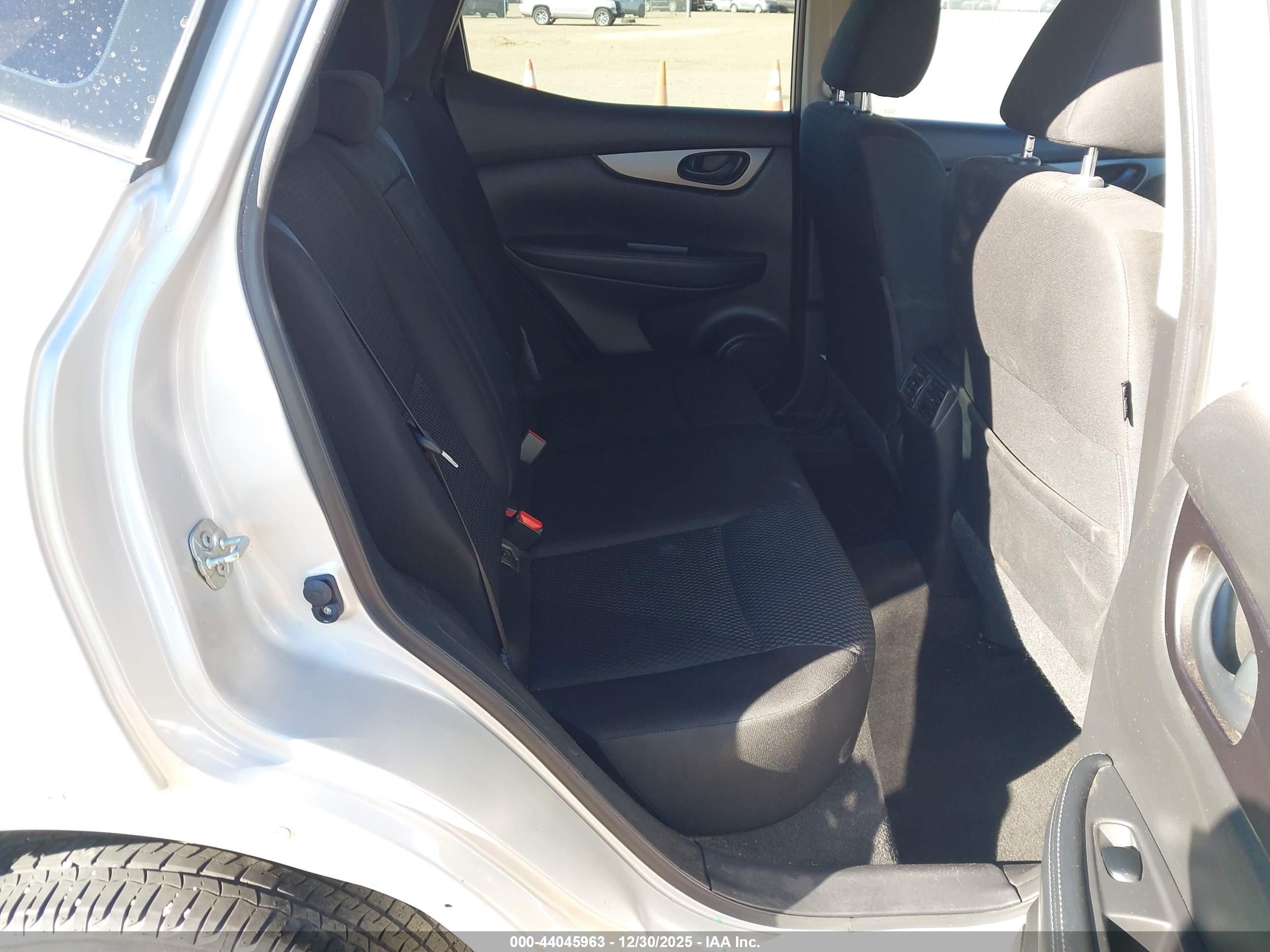 NISSAN ROGUE image 8
