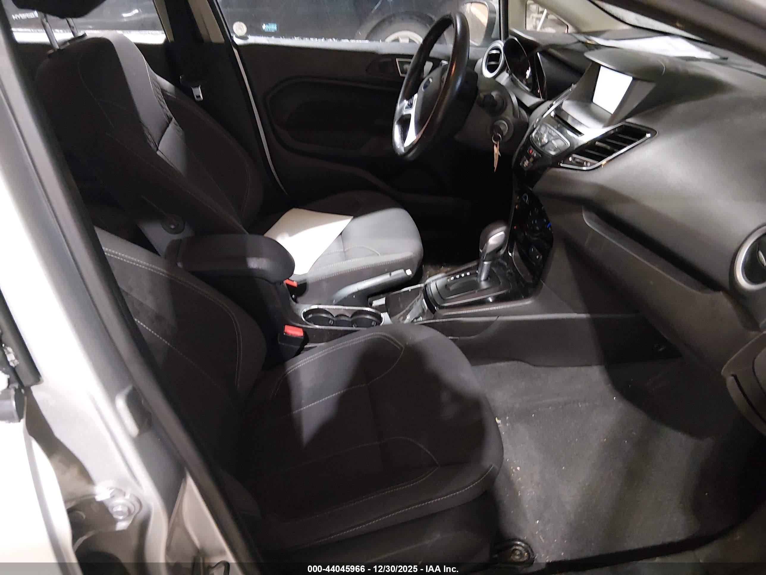 FORD FIESTA image 5