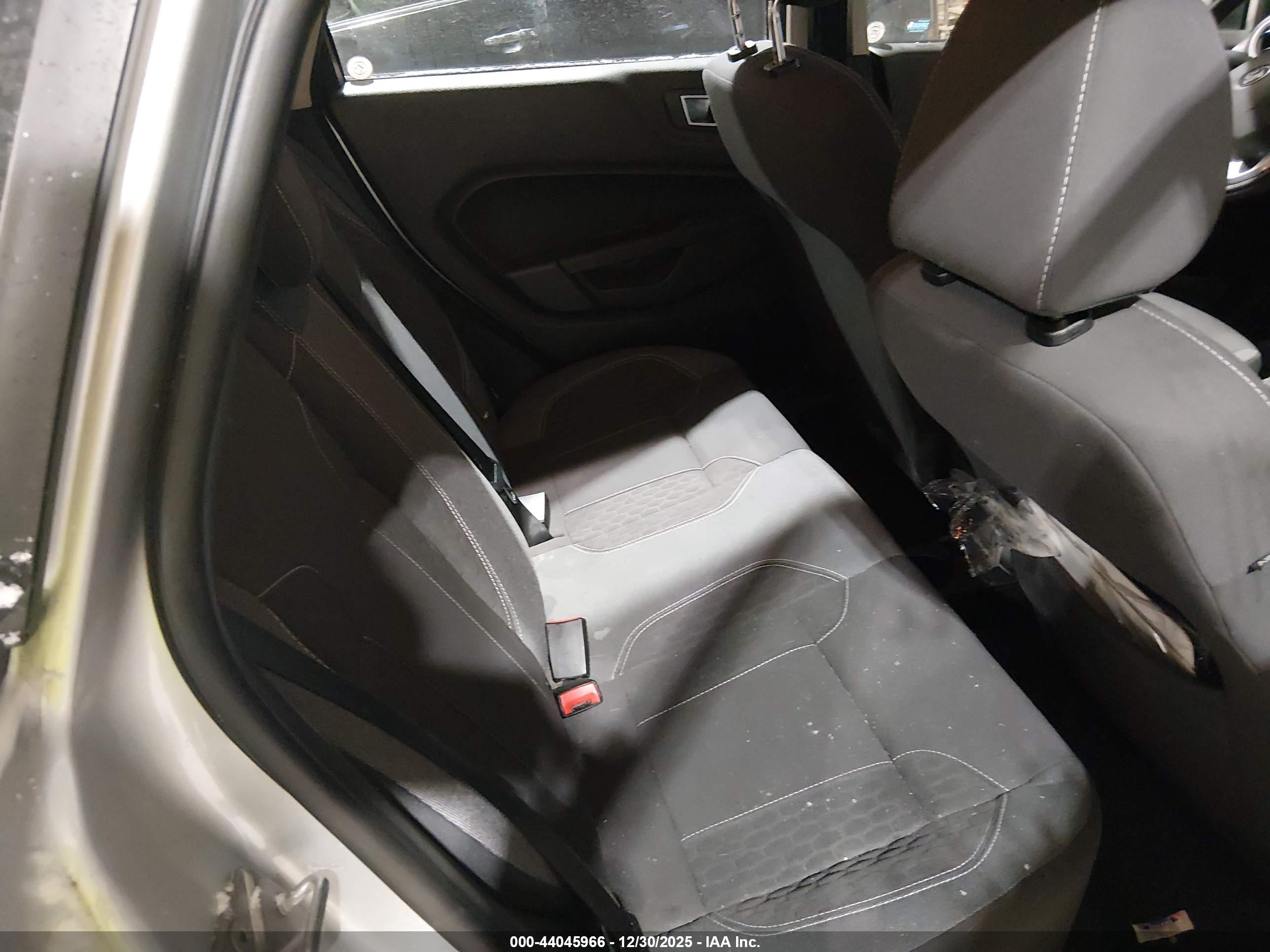 FORD FIESTA image 8