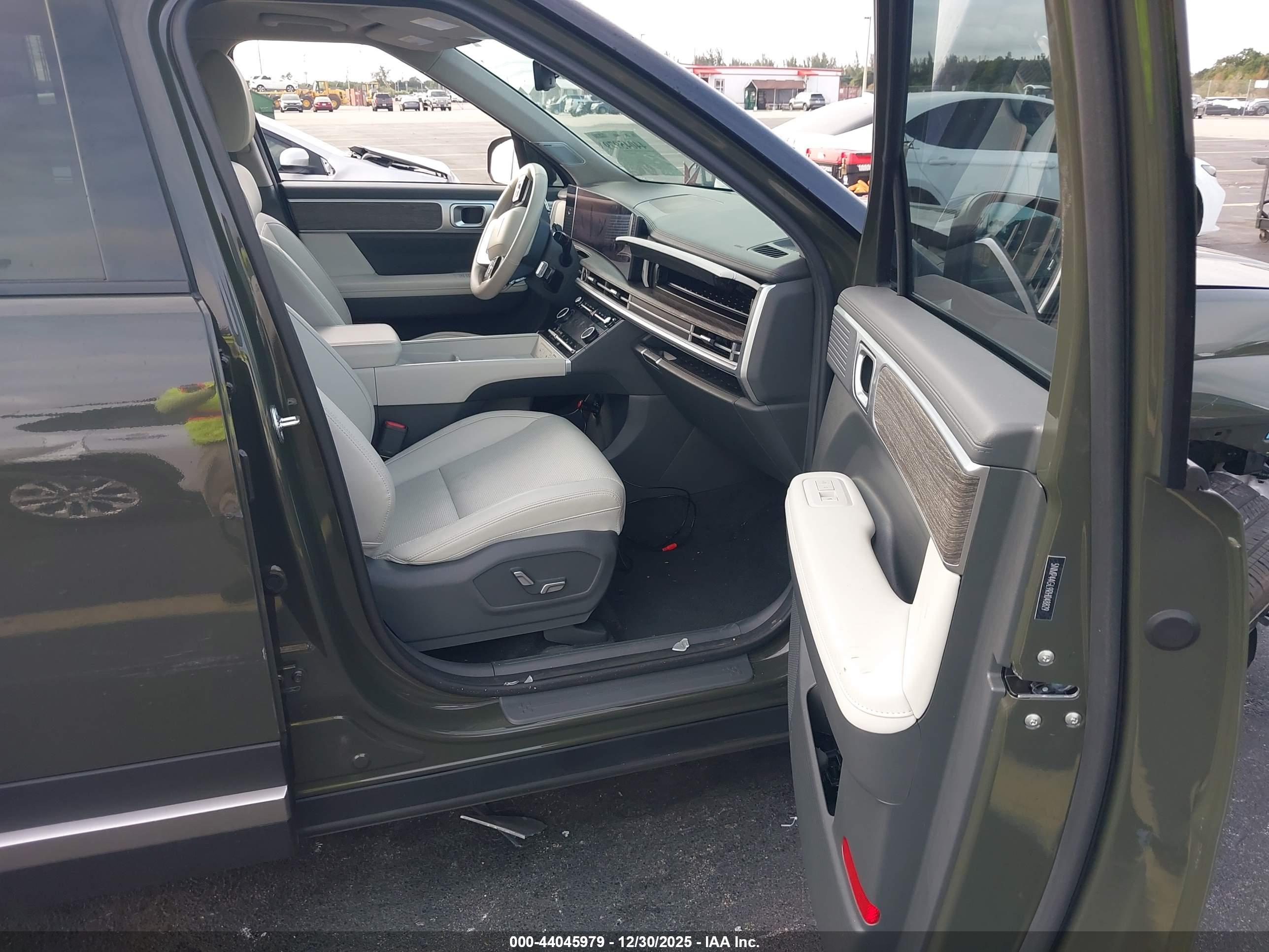 HYUNDAI SANTA image 5