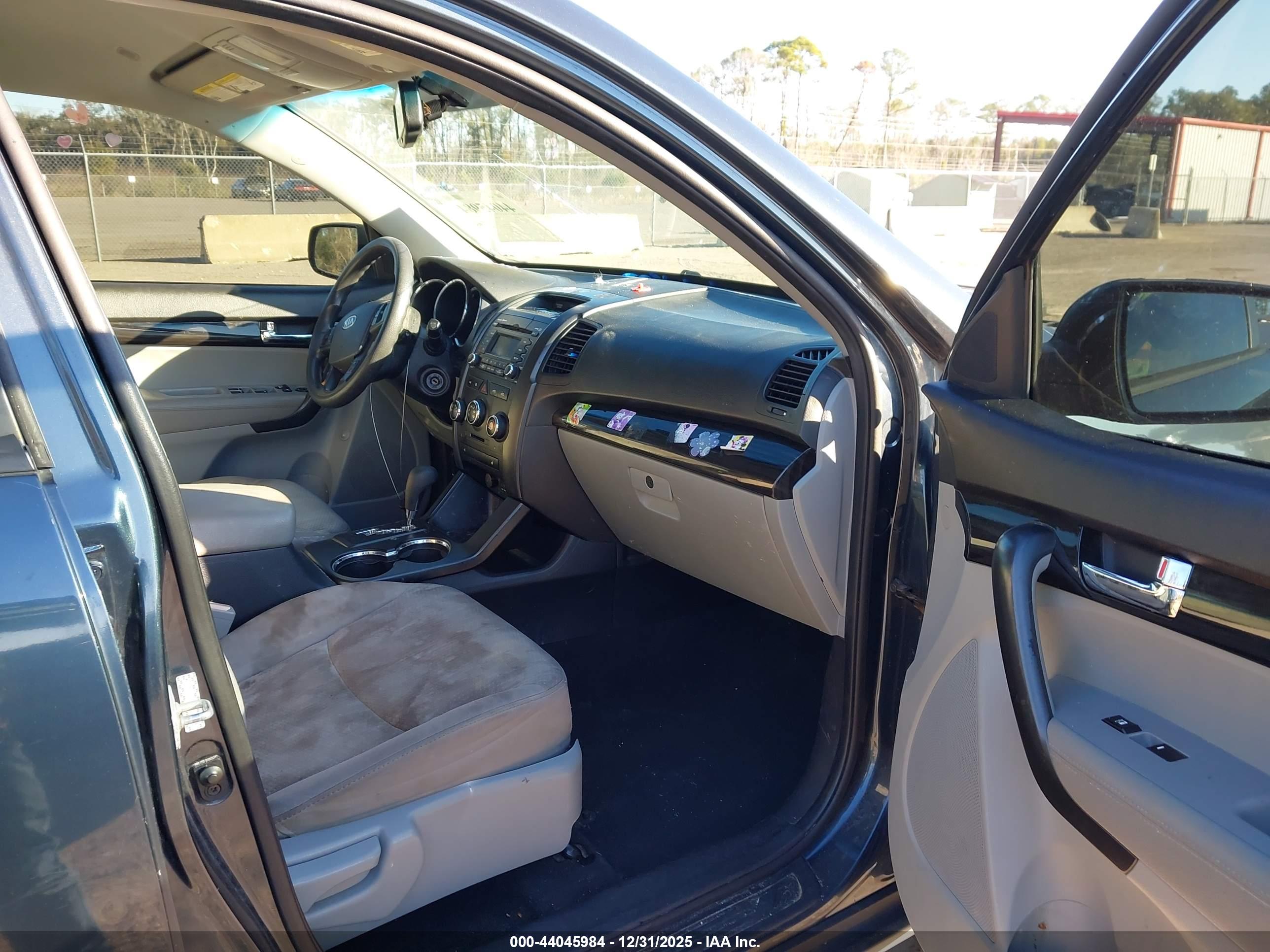 KIA SORENTO image 5