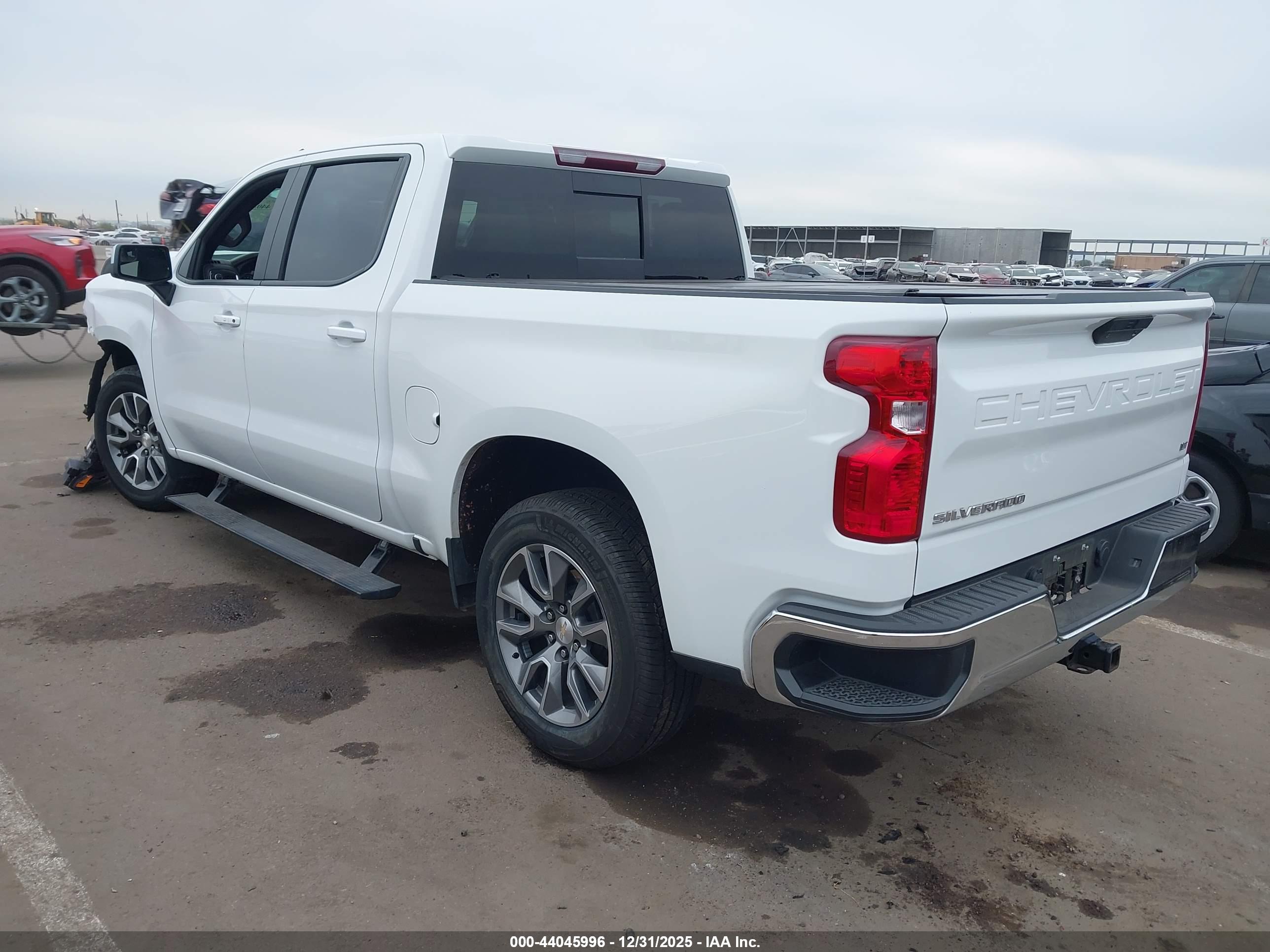 CHEVROLET SILVERADO image 3