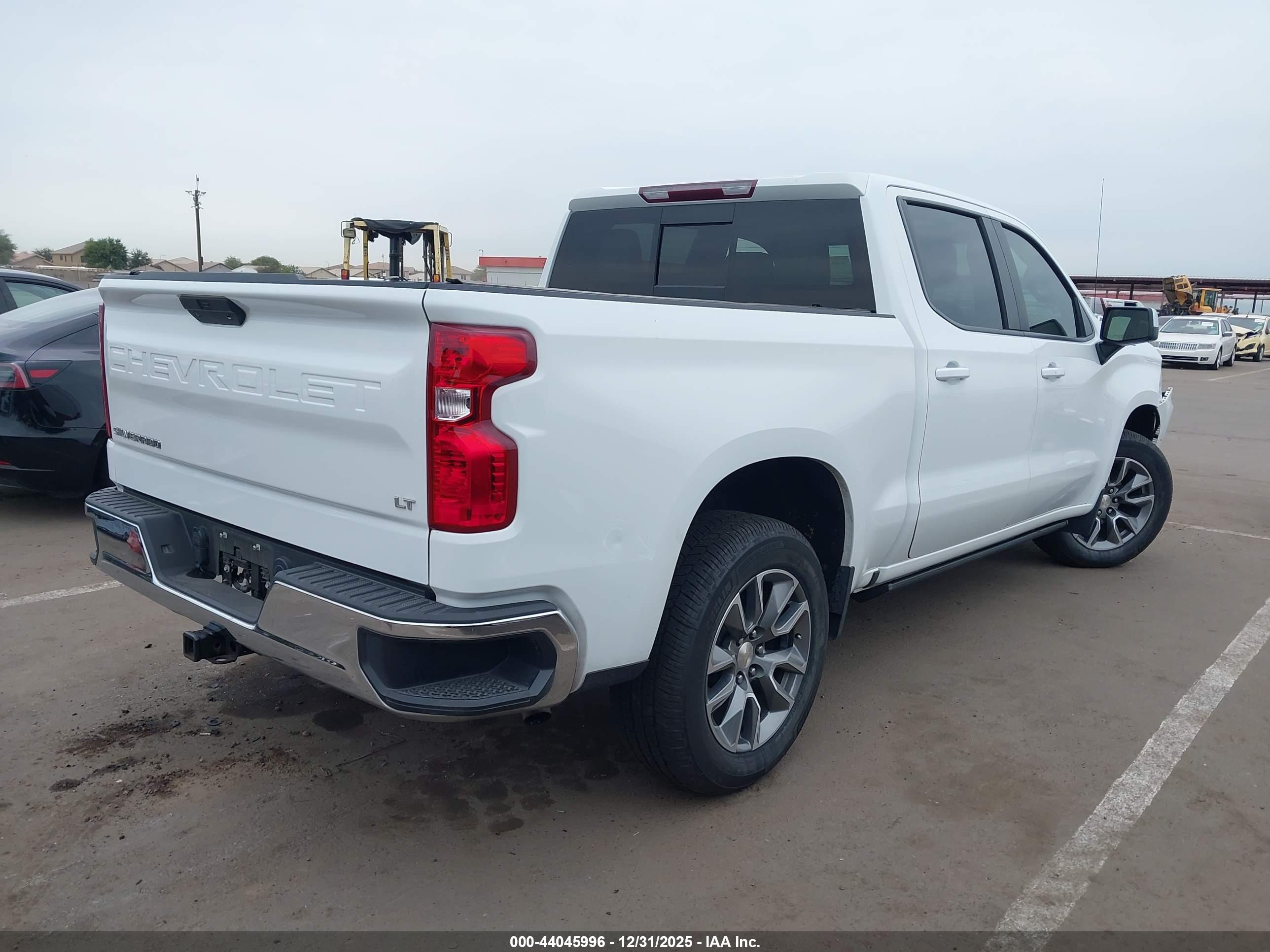 CHEVROLET SILVERADO image 4