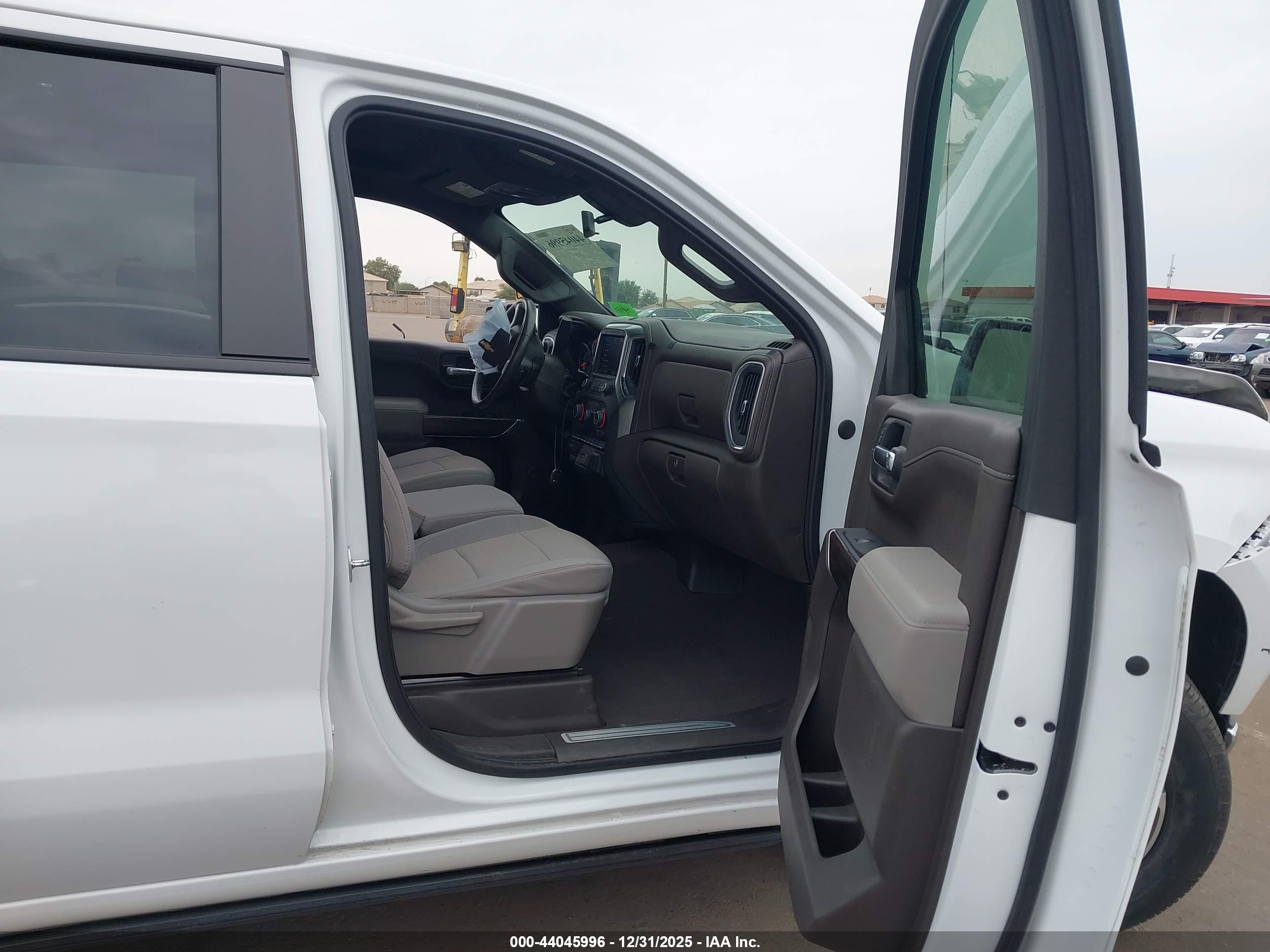 CHEVROLET SILVERADO image 5