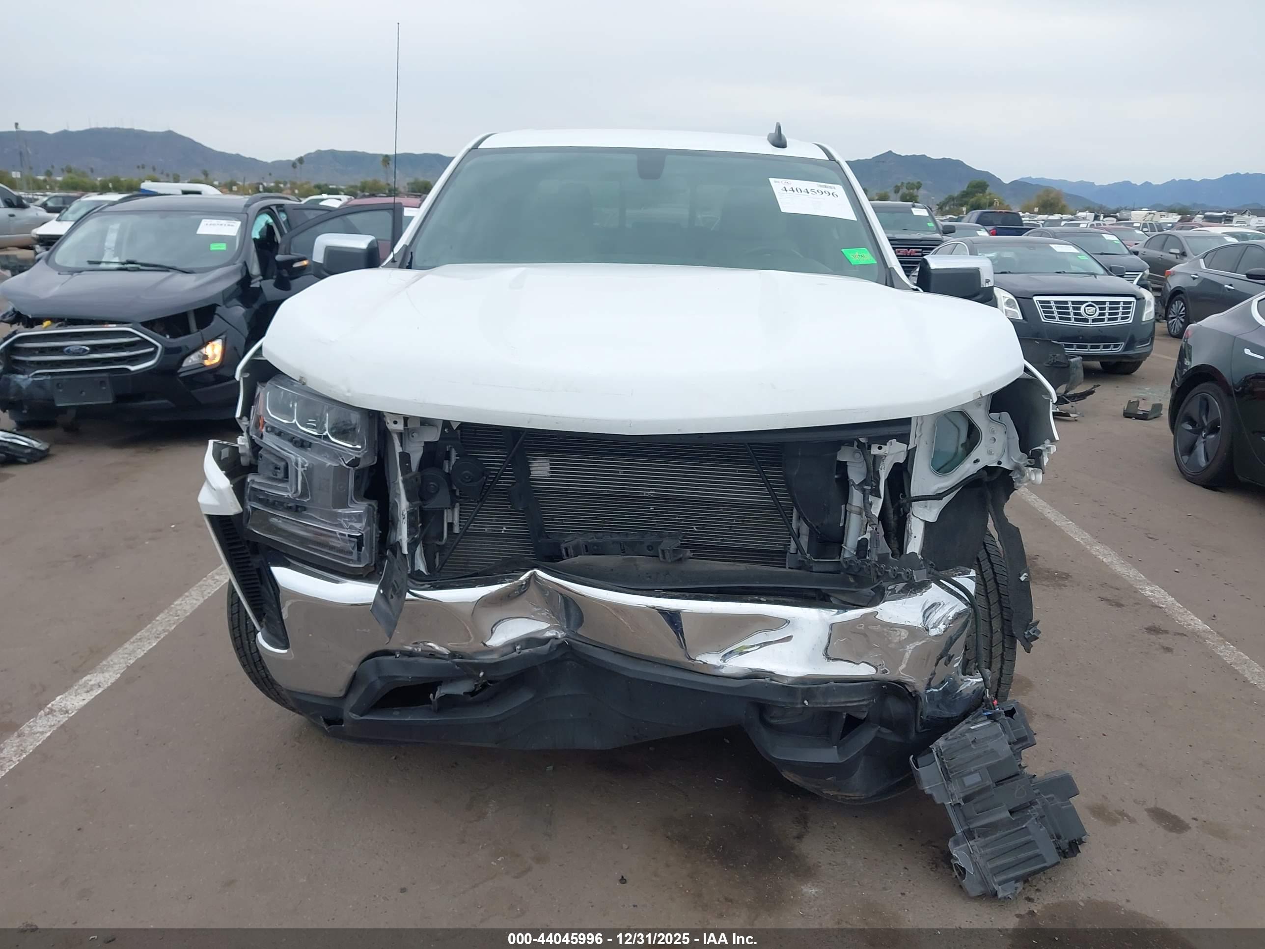CHEVROLET SILVERADO image 6