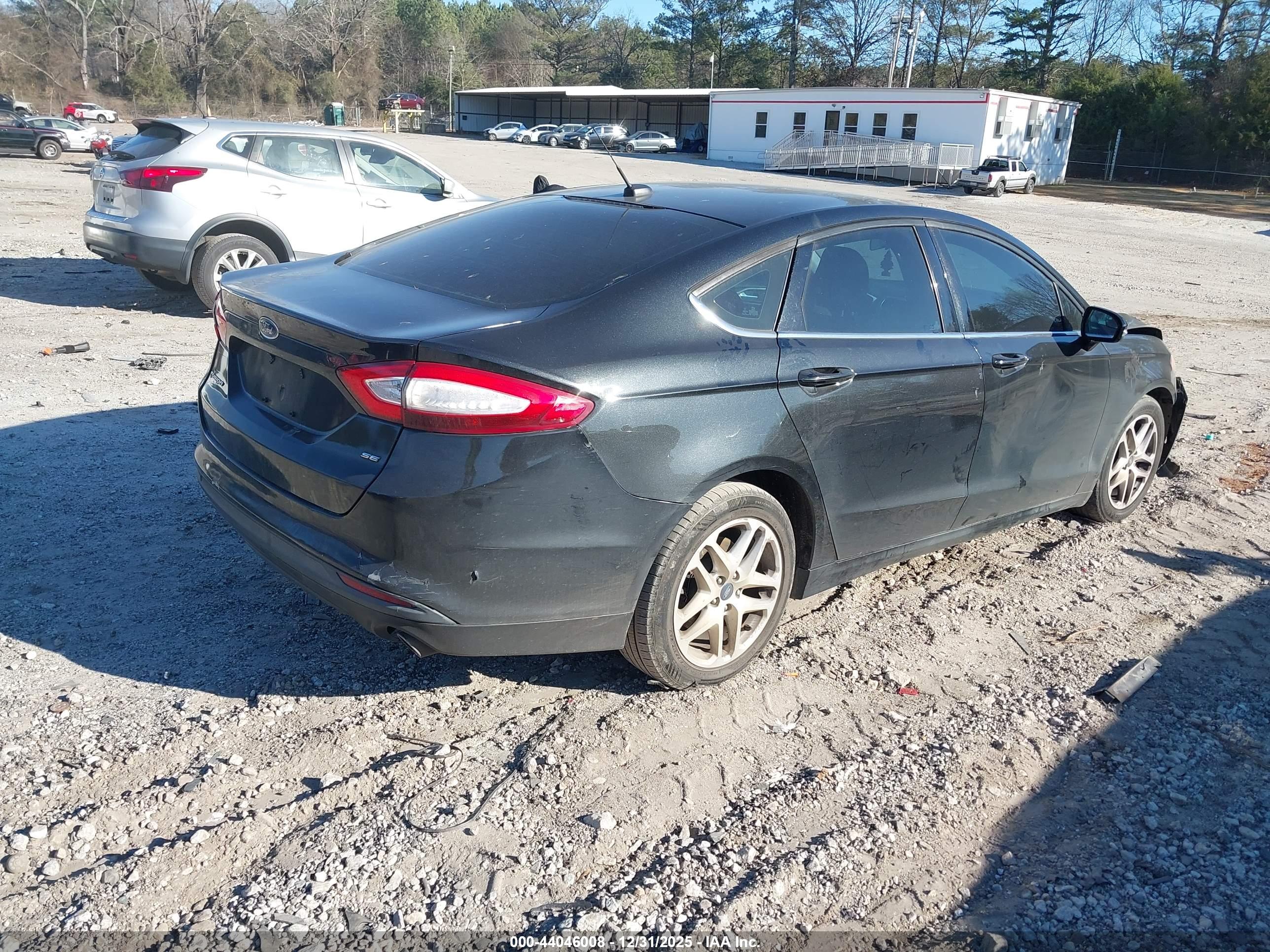 FORD FUSION image 4