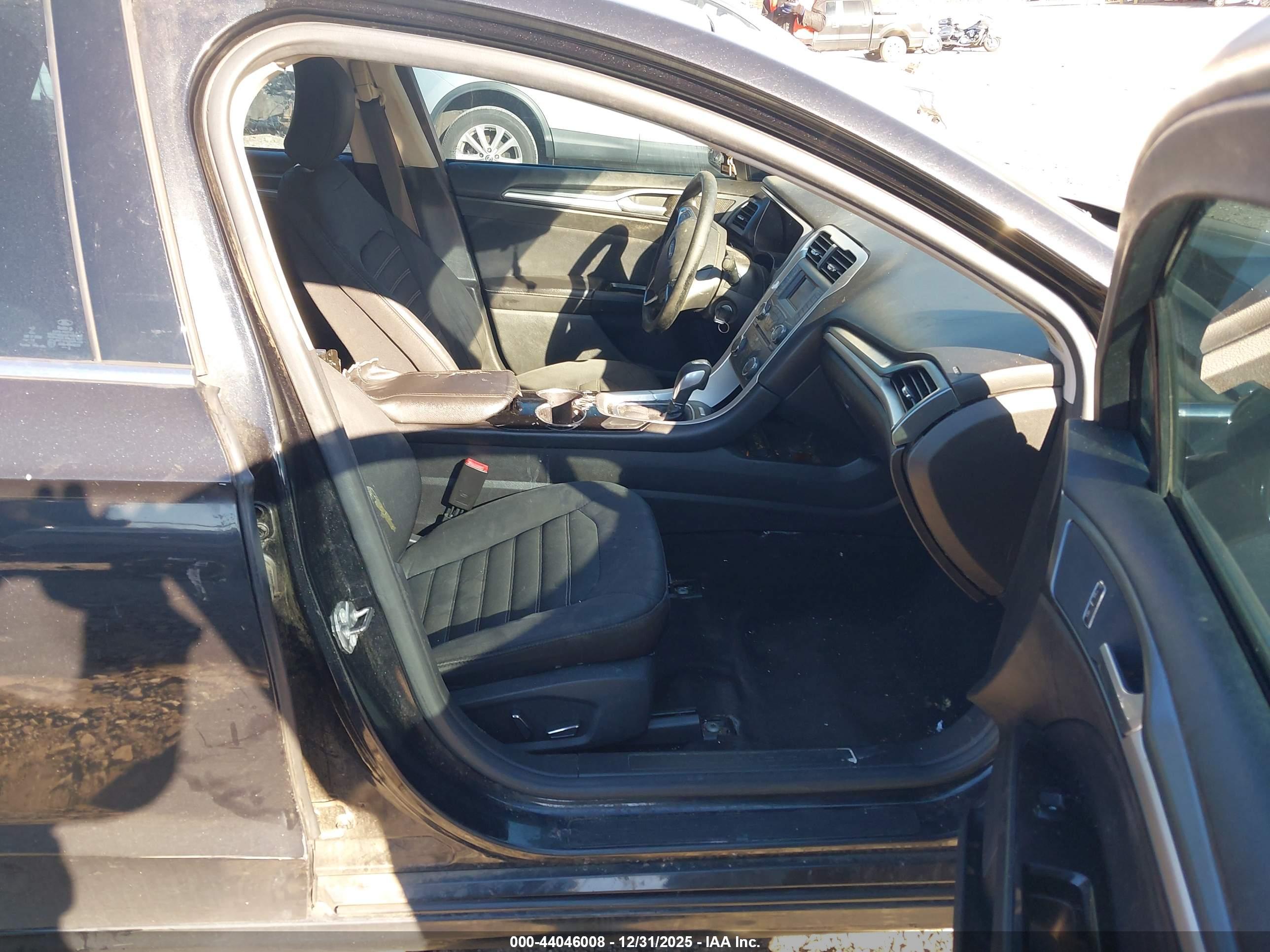 FORD FUSION image 5