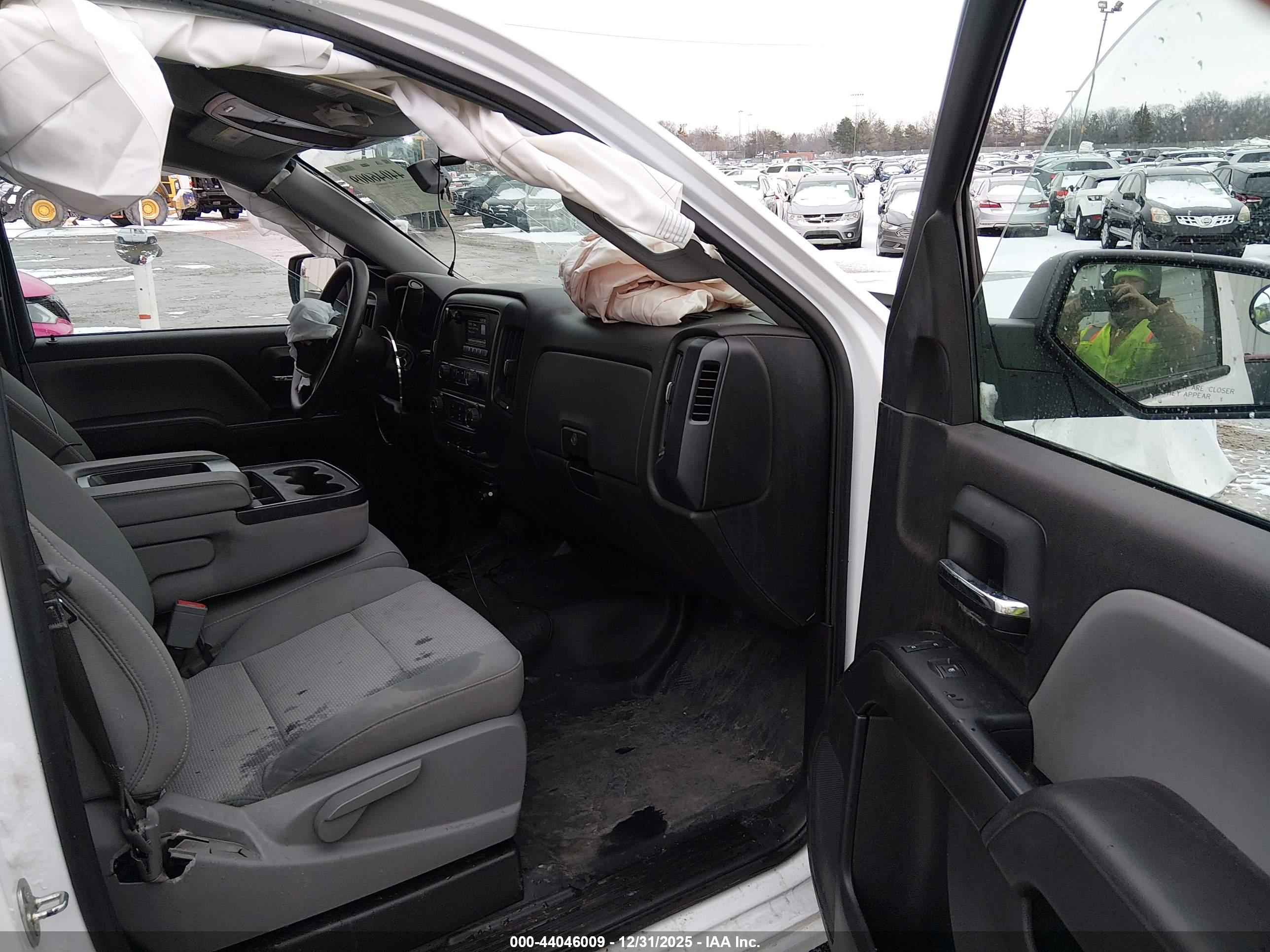 CHEVROLET SILVERADO image 5