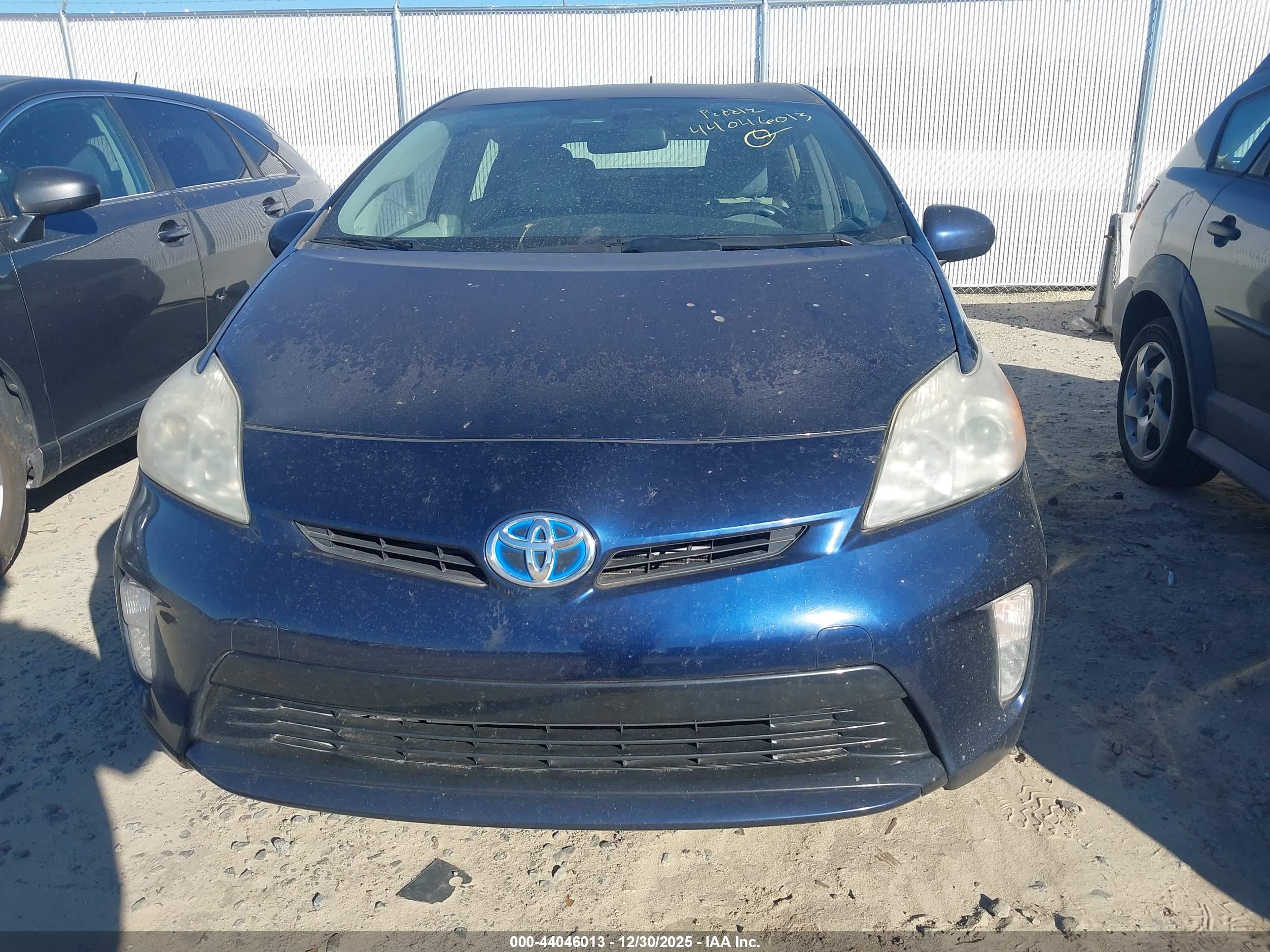 TOYOTA PRIUS image 6
