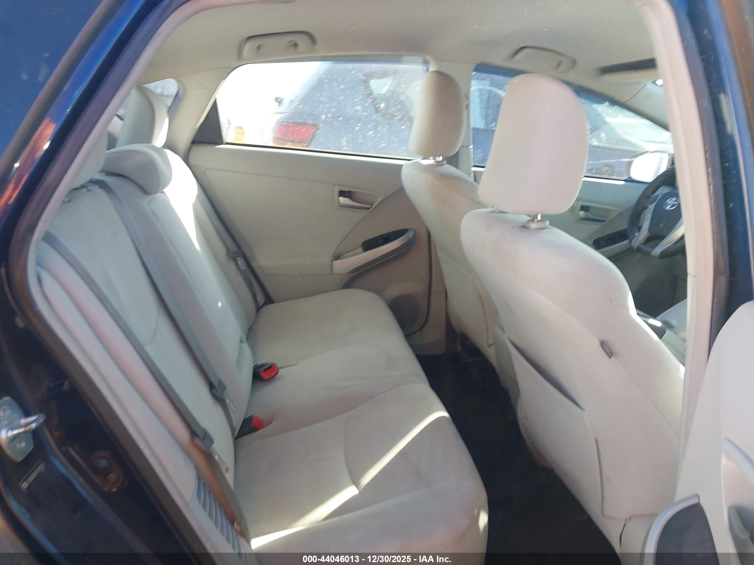 TOYOTA PRIUS image 8