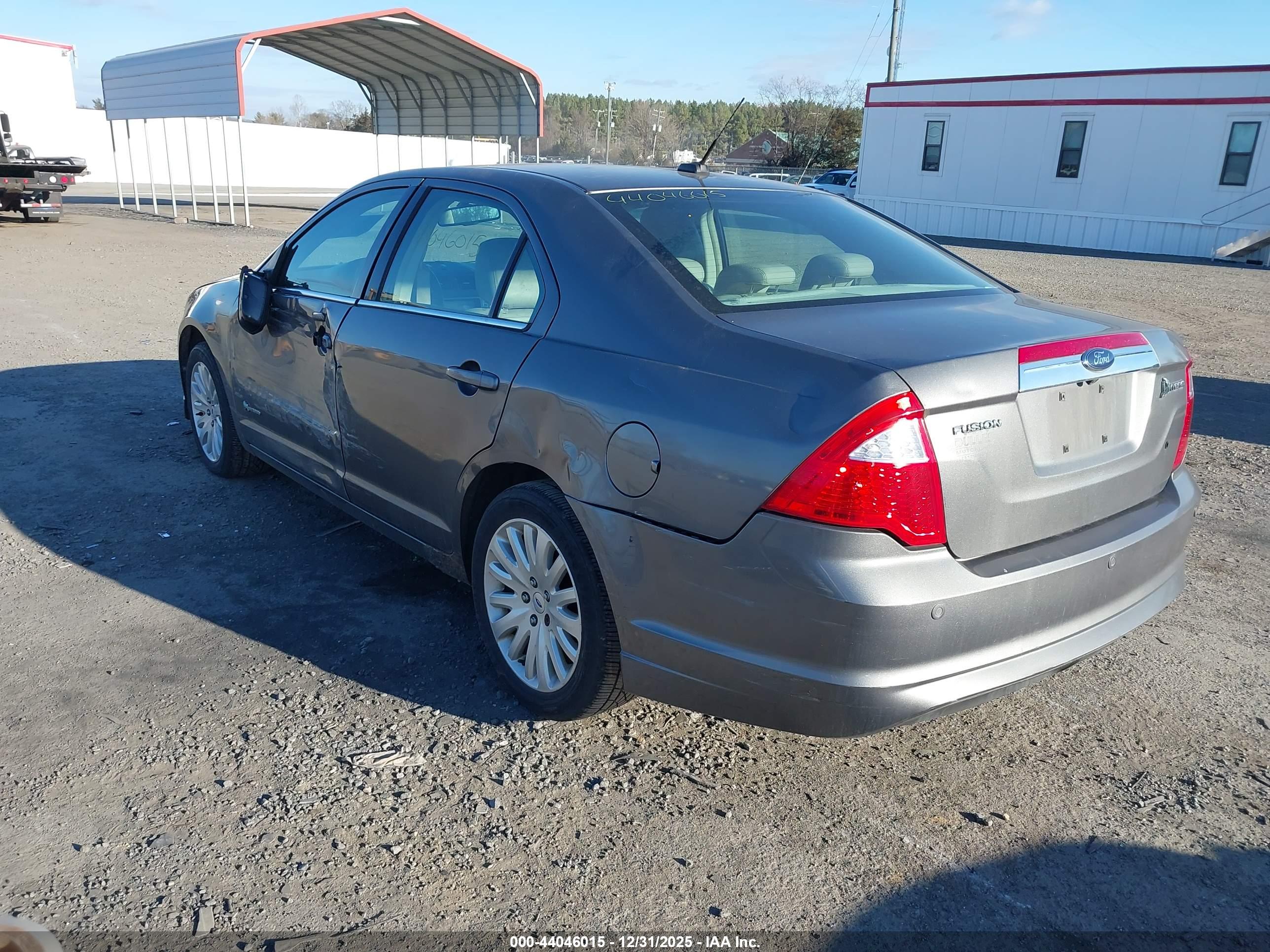 FORD FUSION image 3
