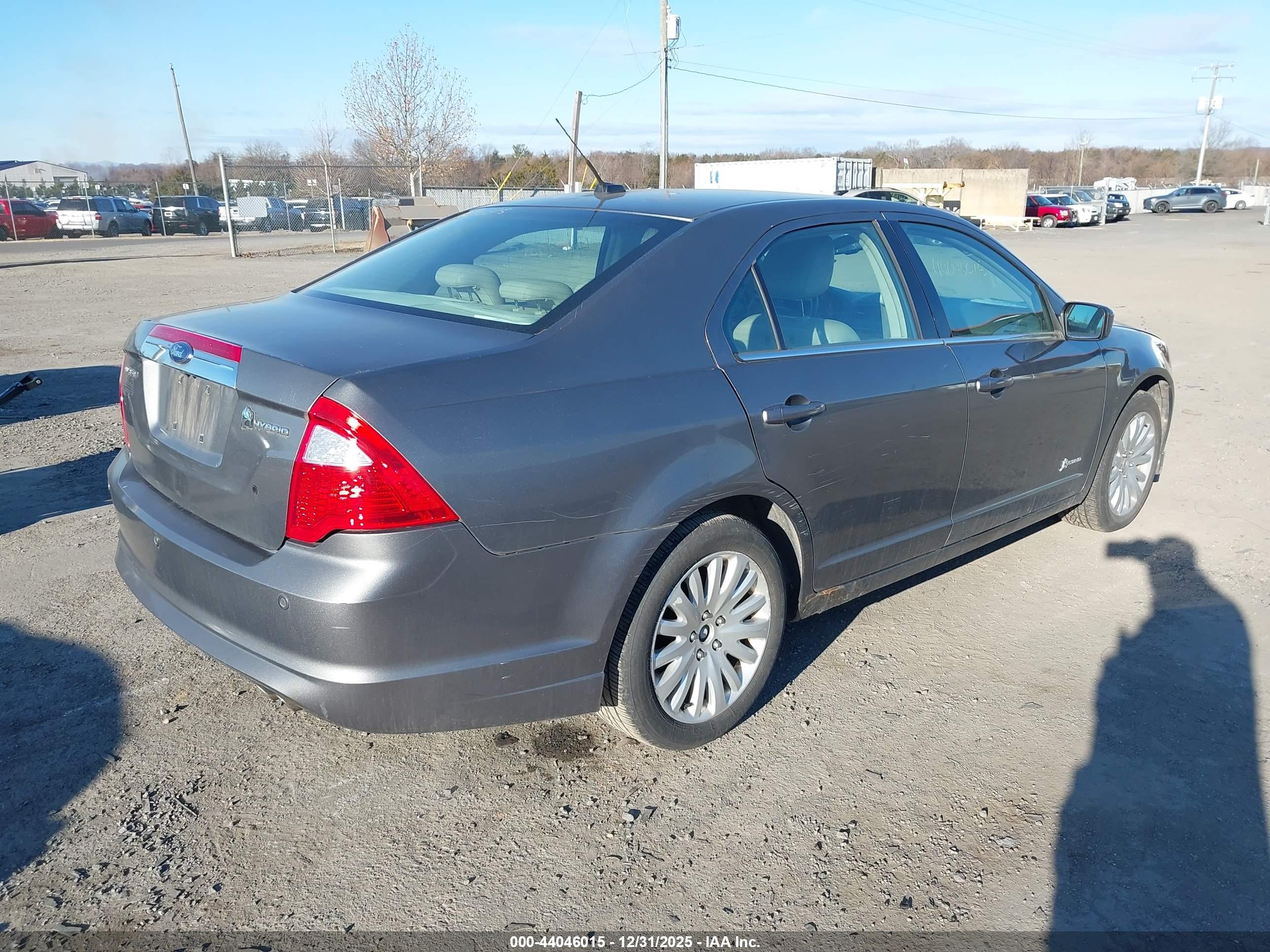 FORD FUSION image 4